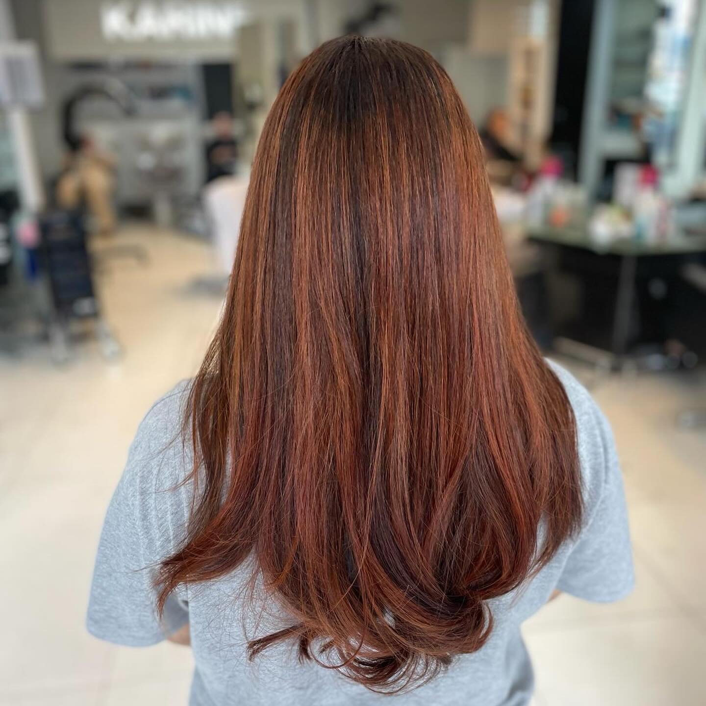 Transformation by Karine Coiffure🌟

Gr&acirc;ce &agrave; une combinaison artistique de m&egrave;ches lumineuses, une patine parfaite pour une nuance sublime, suivies d&rsquo;une coupe fra&icirc;che et d&rsquo;un brushing soyeux, nous avons r&eacute;