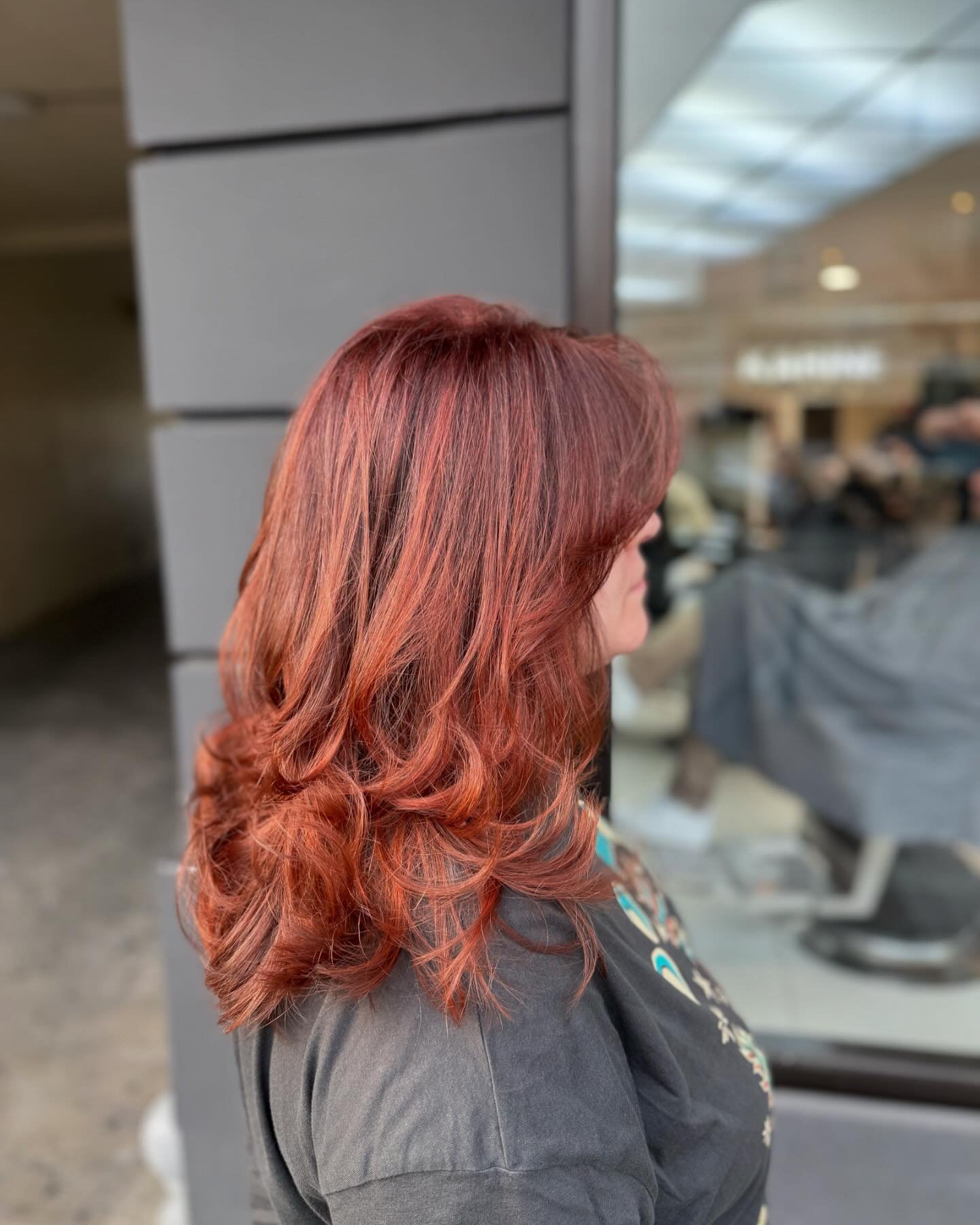 &ldquo;✨ Chez Karine, notre priorit&eacute; est de r&eacute;v&eacute;ler votre beaut&eacute; naturelle tout en r&eacute;pondant &agrave; vos attentes. Notre cliente, fatigu&eacute;e par une chevelure sans &eacute;clat, avec des racines marqu&eacute;e