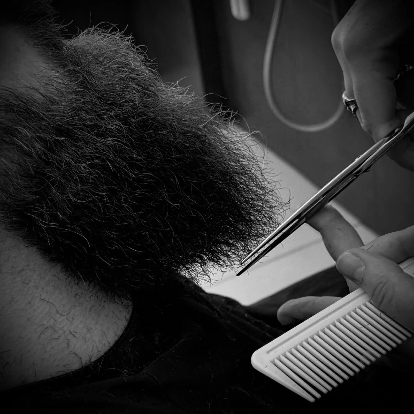 &ldquo;Messieurs, prenez soin de votre barbe, elle m&eacute;rite autant d&rsquo;attention que vos cheveux ! ✂️🪒

Chez KARINE, nous mettons notre expertise &agrave; votre service pour entretenir, structurer et sublimer votre barbe. Qu&rsquo;il s&rsqu