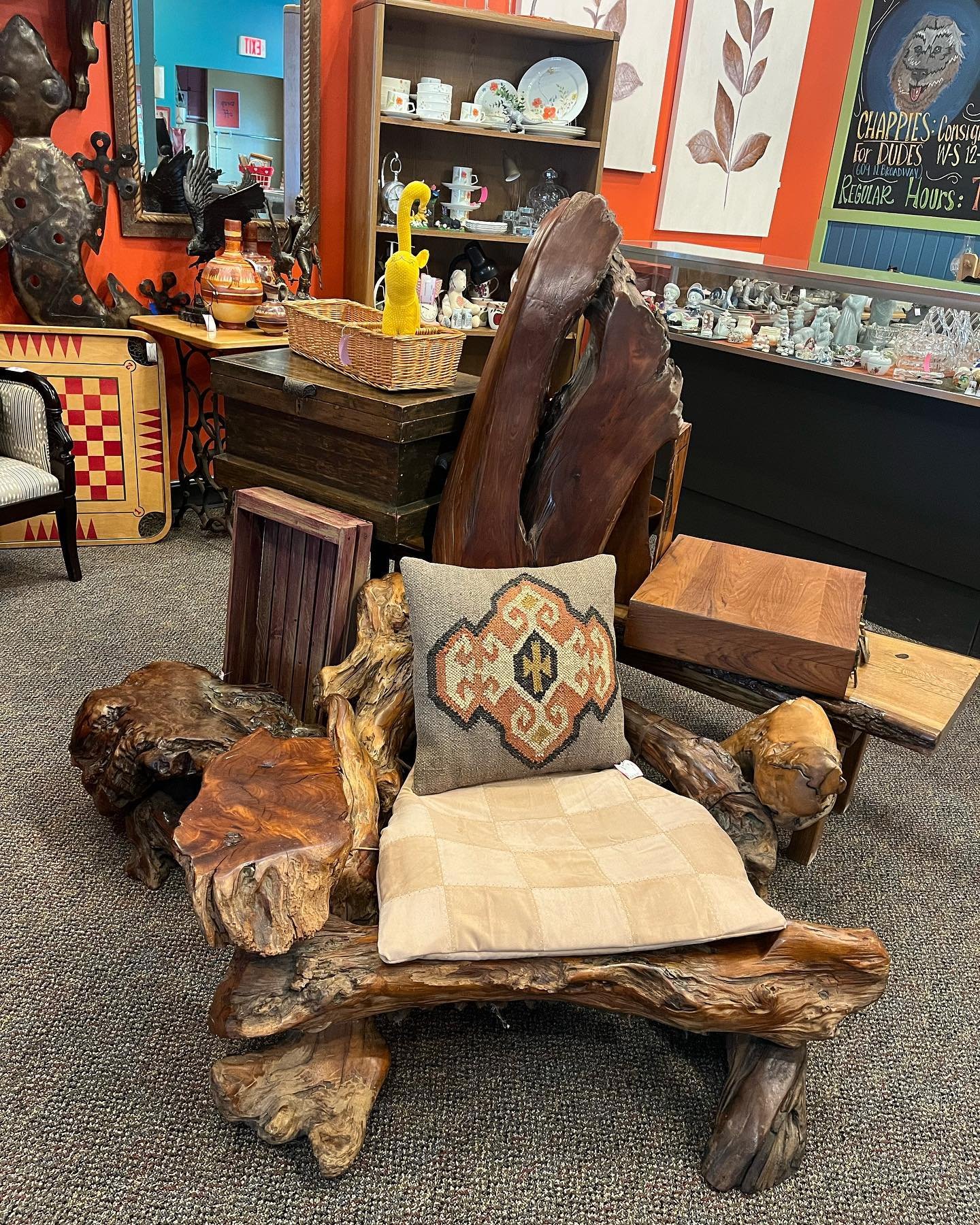 Attention my woodland weirdos, you gotta check out this amazing chair!