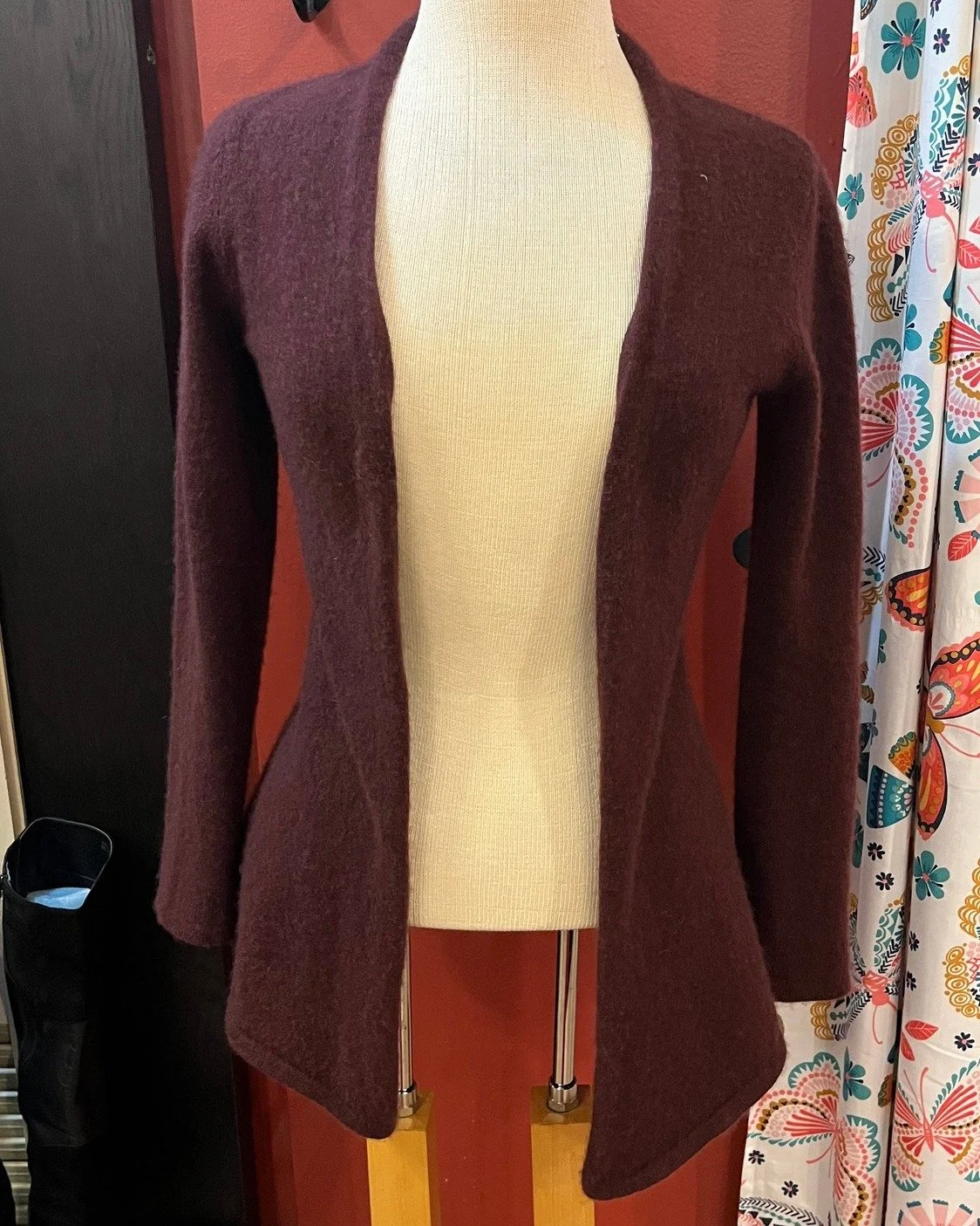 Here's our style challenge! This week we chose a classic cashmere cardigan. We love simple pieces like this since they are great for dressing up or down. The super soft wool and rich burgundy color makes it perfect for the cold weather. Thanks to Dan