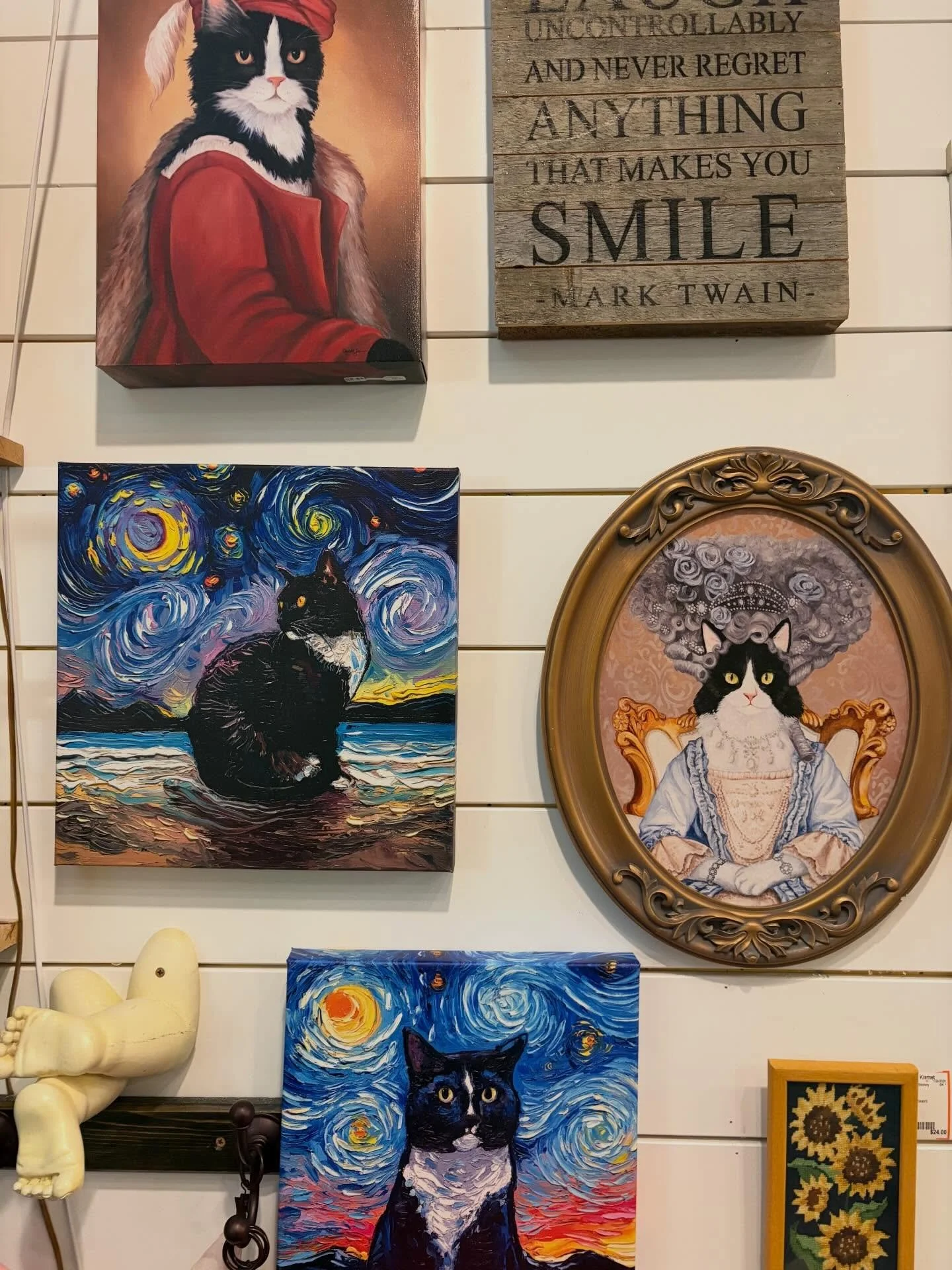 We &hearts;️ cats! If you love your cat drop a pic  in the comments 😊