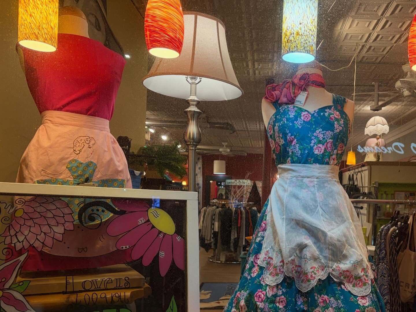 Window refresh! Thinking spring thoughts 🧡 Who asked the shop for a dress covered in pasta 😊