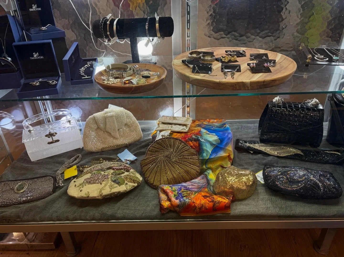 Super rad vintage purse drop!