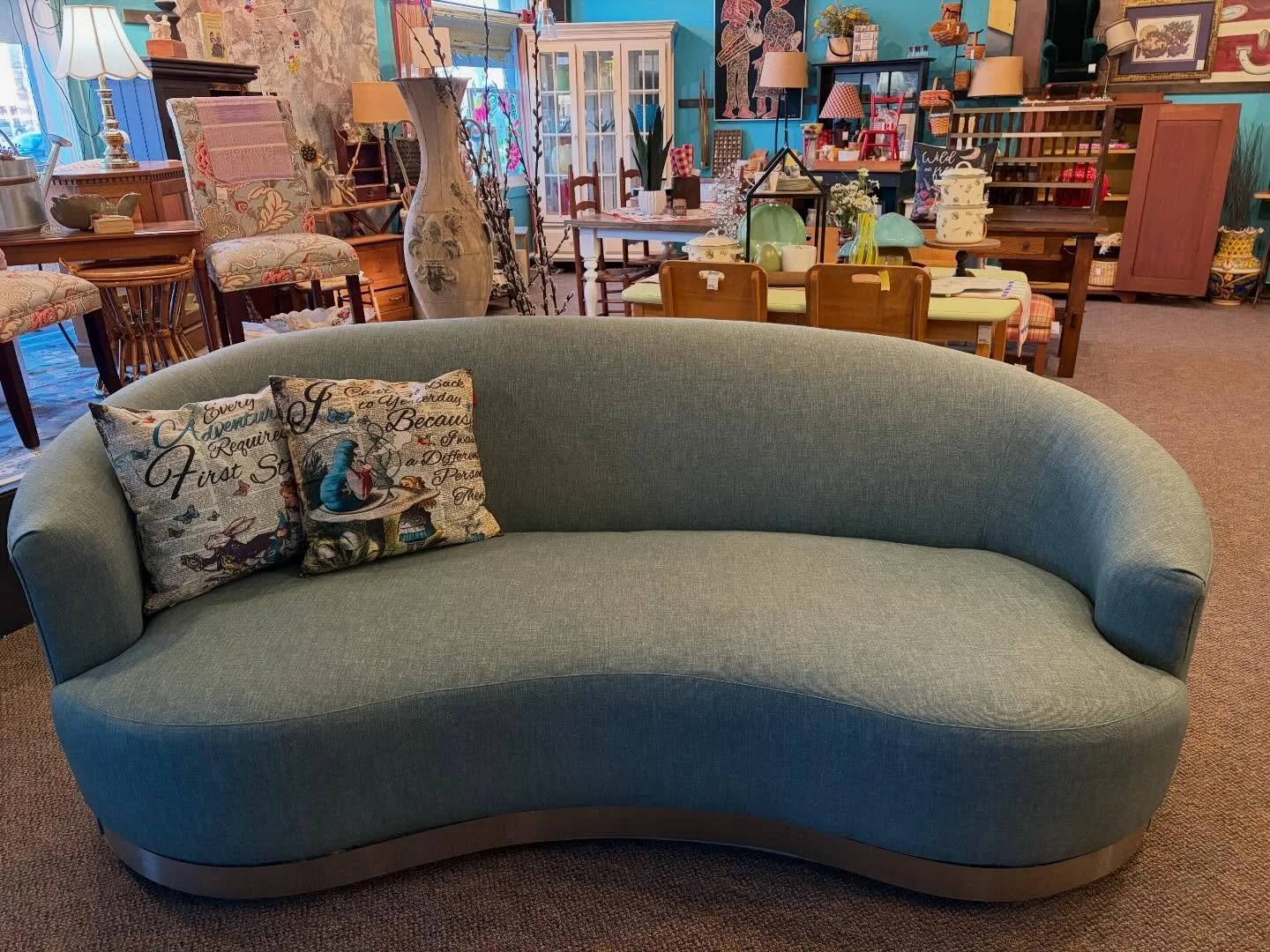 Sofa drop &amp; stage reset! Shop looks amazing 🩷