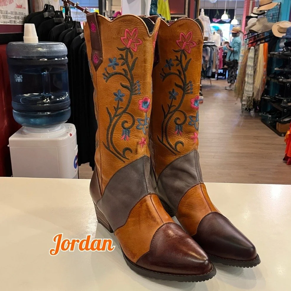 Happy Friday! Here's our favorites on the Kismet floor this week. #kismet #kismetconsignment #kismetmoment #fridayfaves