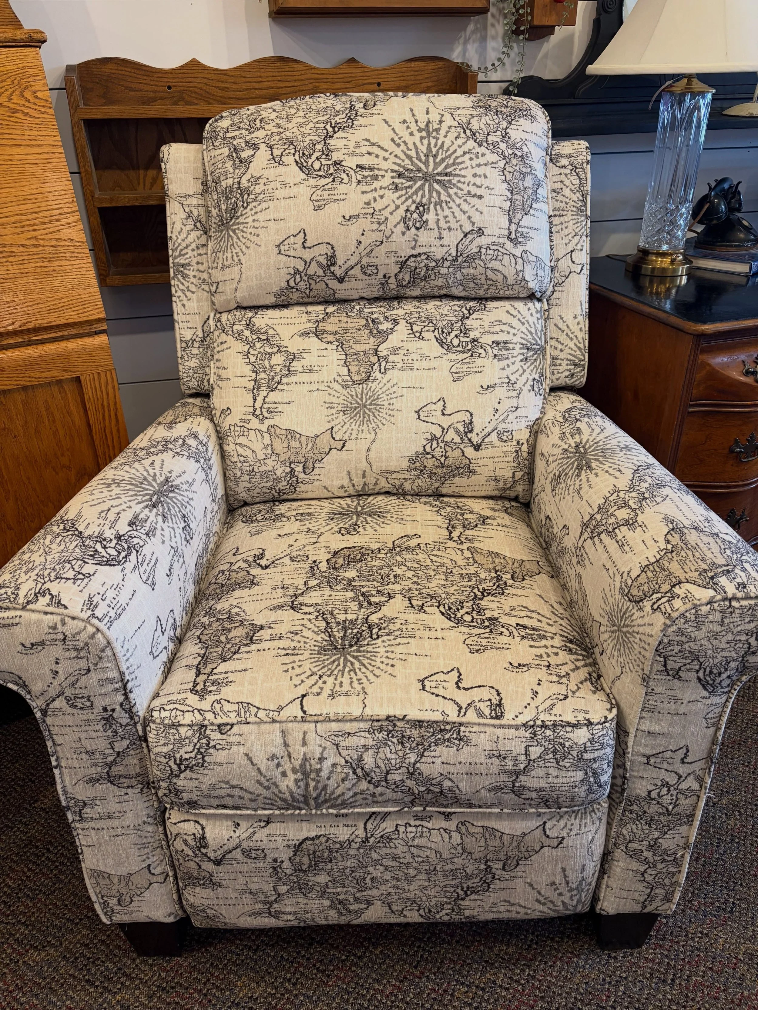 Auto recline map chair, super cute and cozy &hearts;️