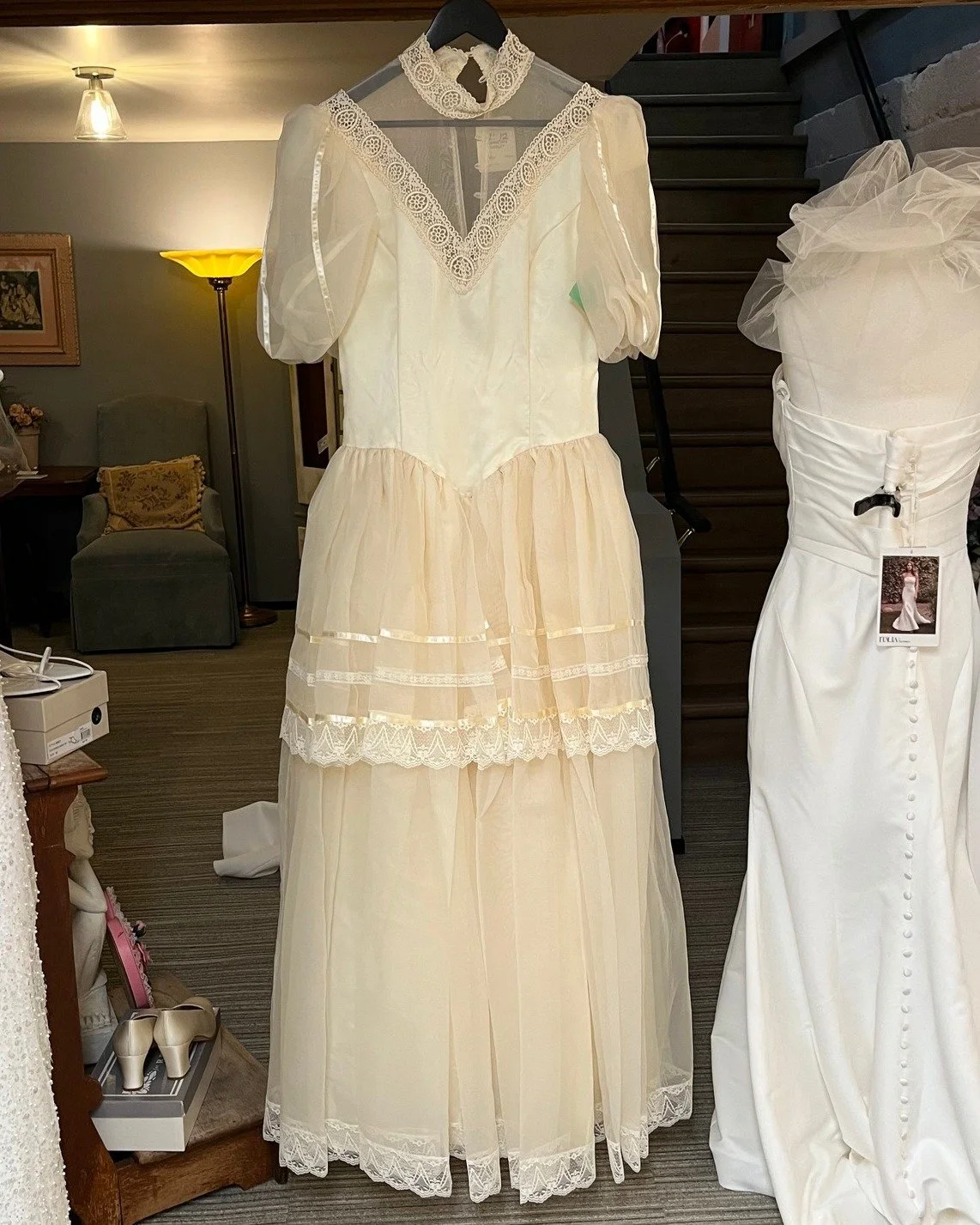 Happy Wedding Wednesday! Absolutely rad vintage Gunne Sax wedding gown dropped at BOB! Brand new with tags, never worn. #brideonabudget #weddingwednesday #kismet #kismetconsignment #kismetmoment
