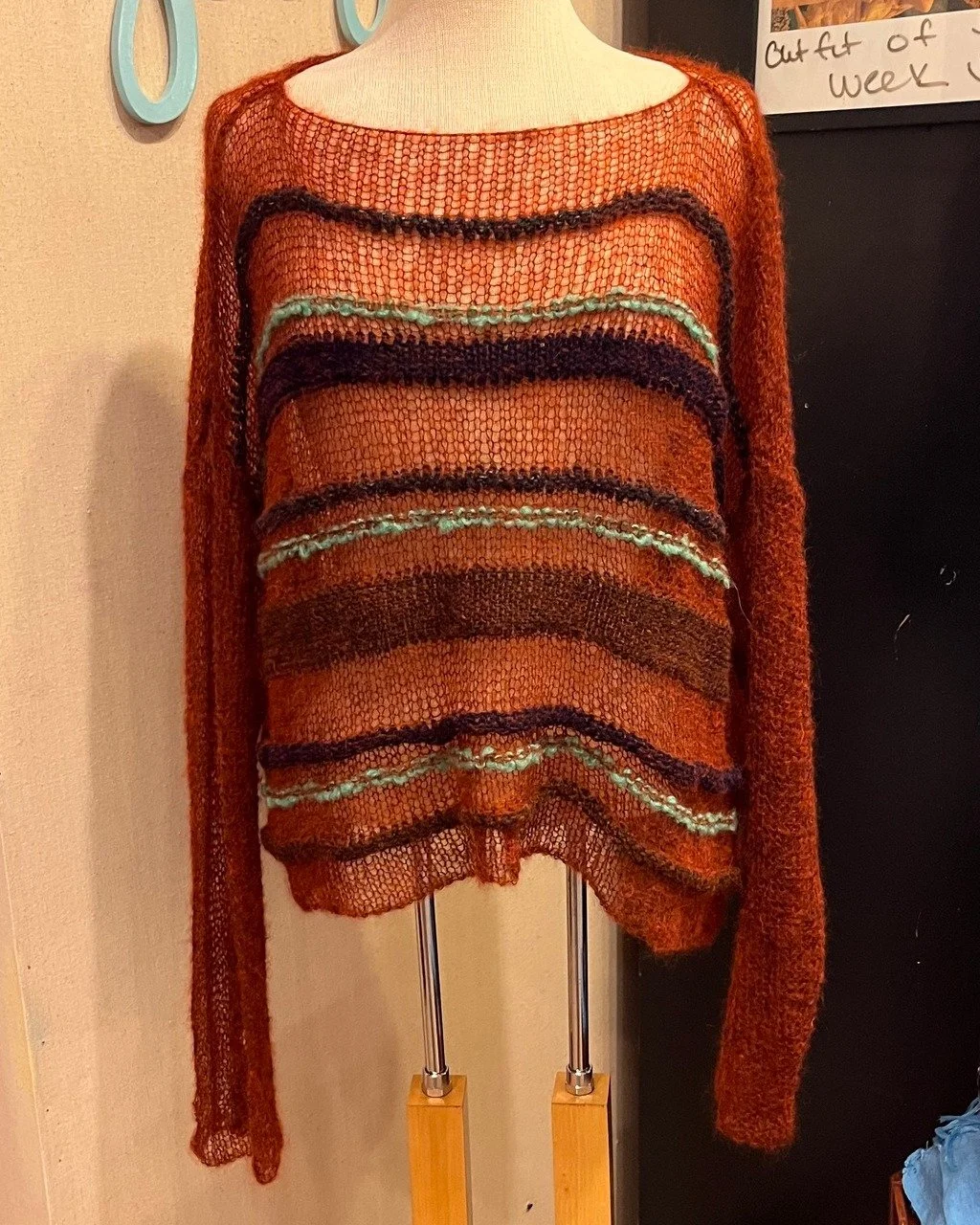 Happy Thursday! We styled this gorgeous hand-knit sweater. The colors are great for fall and it's super soft. Thanks to Danielle, Jordan, Mariah, and Gabe for styling! #kismet #kismetconsignment #thursdaystyle #kismetmoment