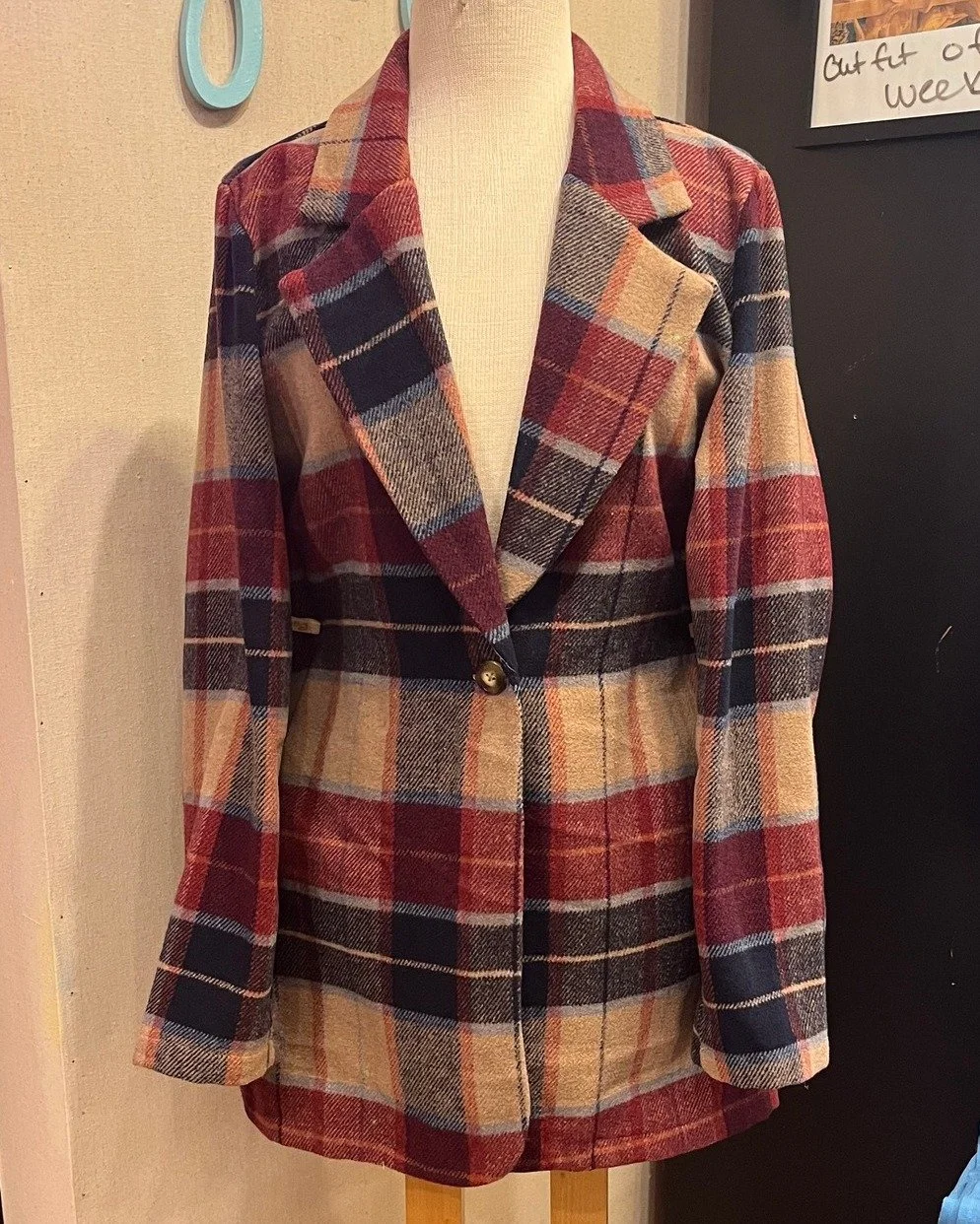 Happy Thursday! We styled this classic fall-color plaid jacket for our challenge today. Thanks to Danielle, Jordan, and Gabe for styling!