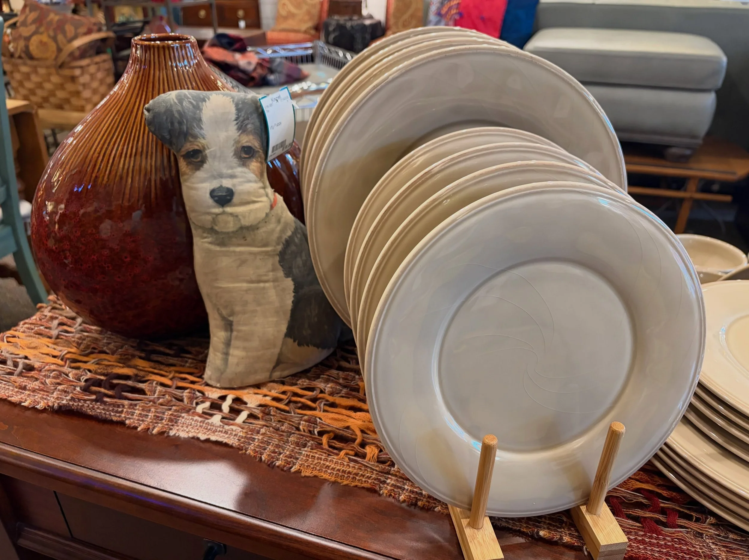 Williams Sonama Avignon Khaki Crackle, gorgeous dish set. We have 3, 12 piece settings and 2,  8 piece 😊