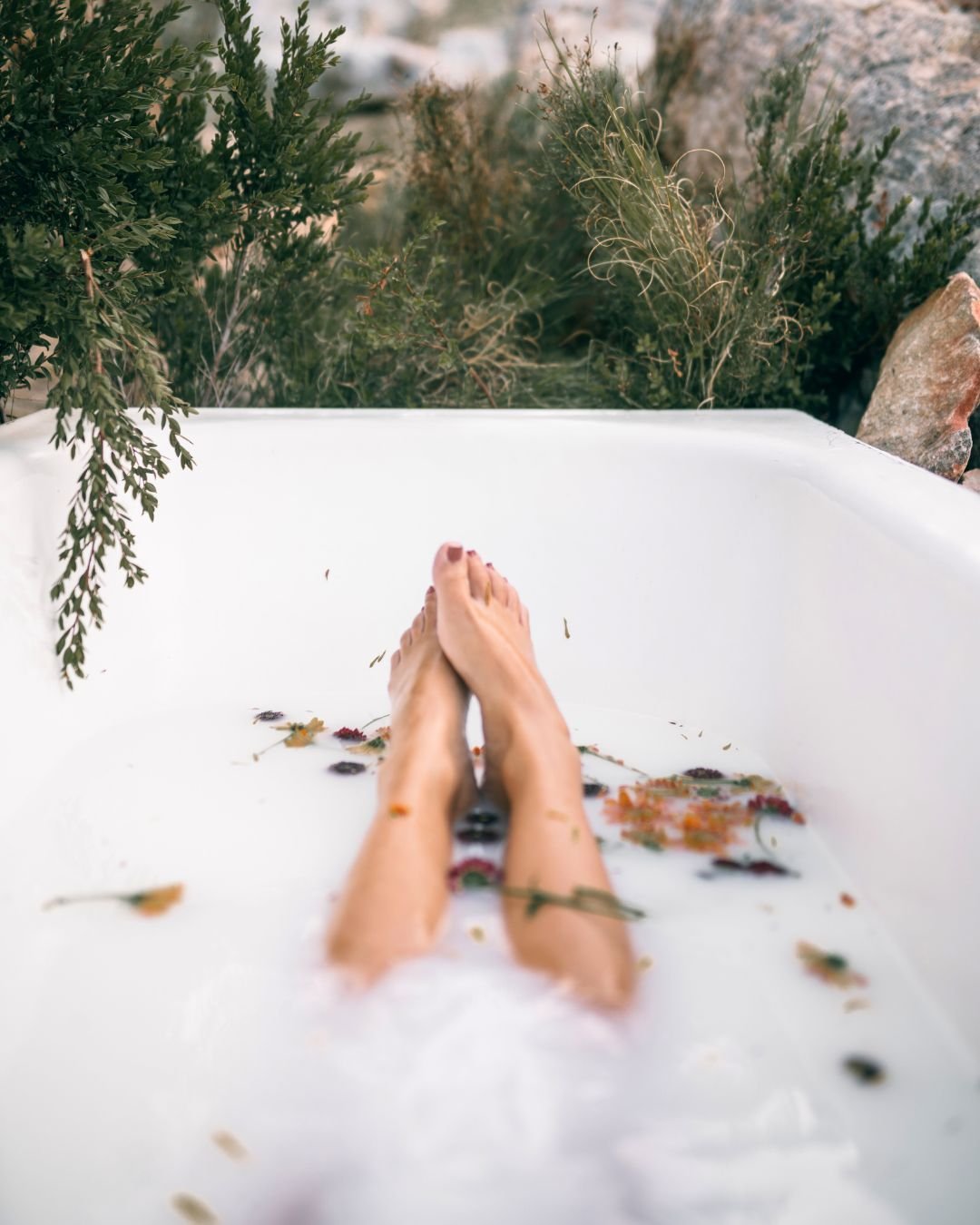 Environment changes everything.

Case in point: I&rsquo;m writing this from the bathtub.

Put me at a desk with a thousand little distractions, and I&rsquo;ll &ldquo;work&rdquo; for an hour.
Put me in a wet, warm, sensory-deprivation chamber, and my 