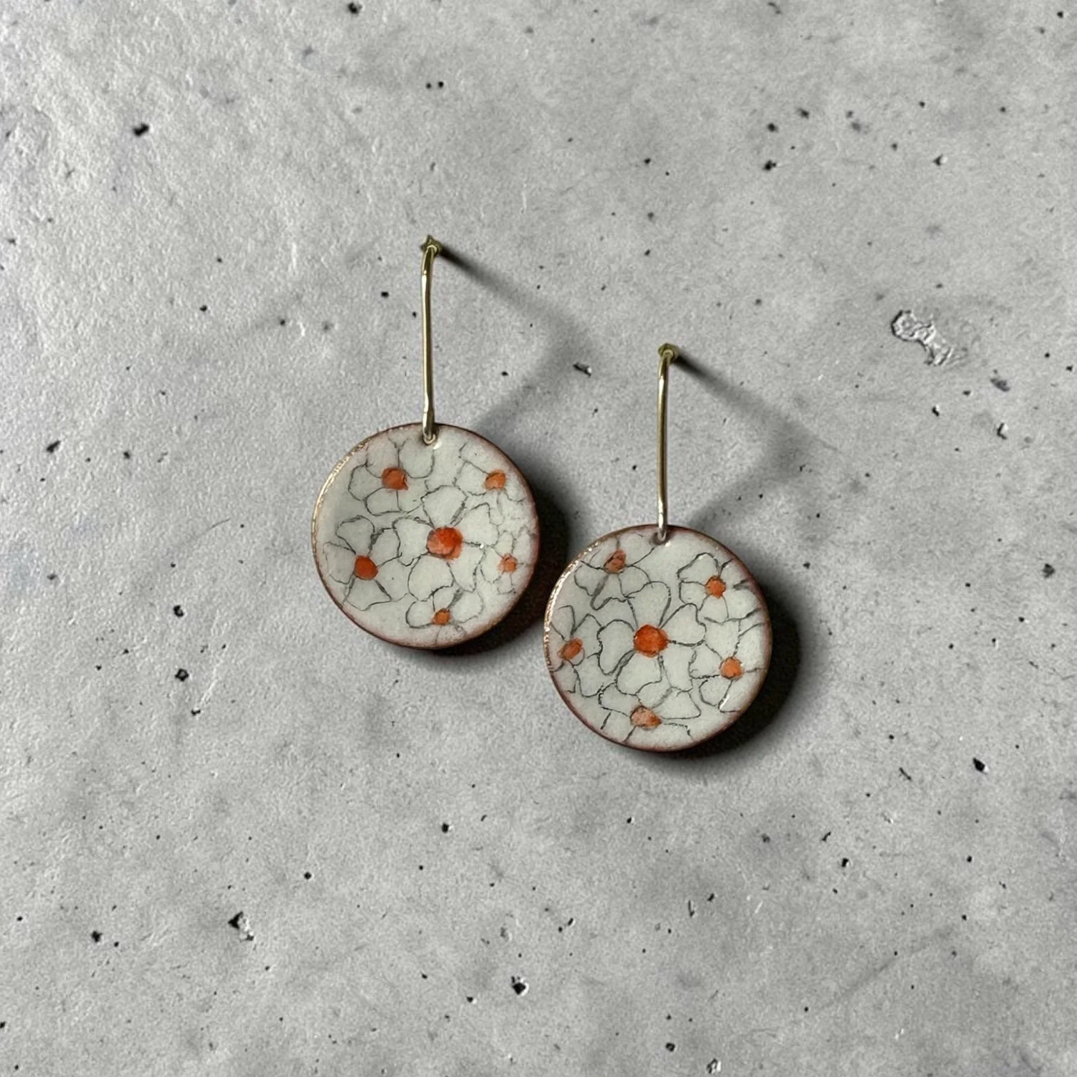 Daisies enamel earrings
