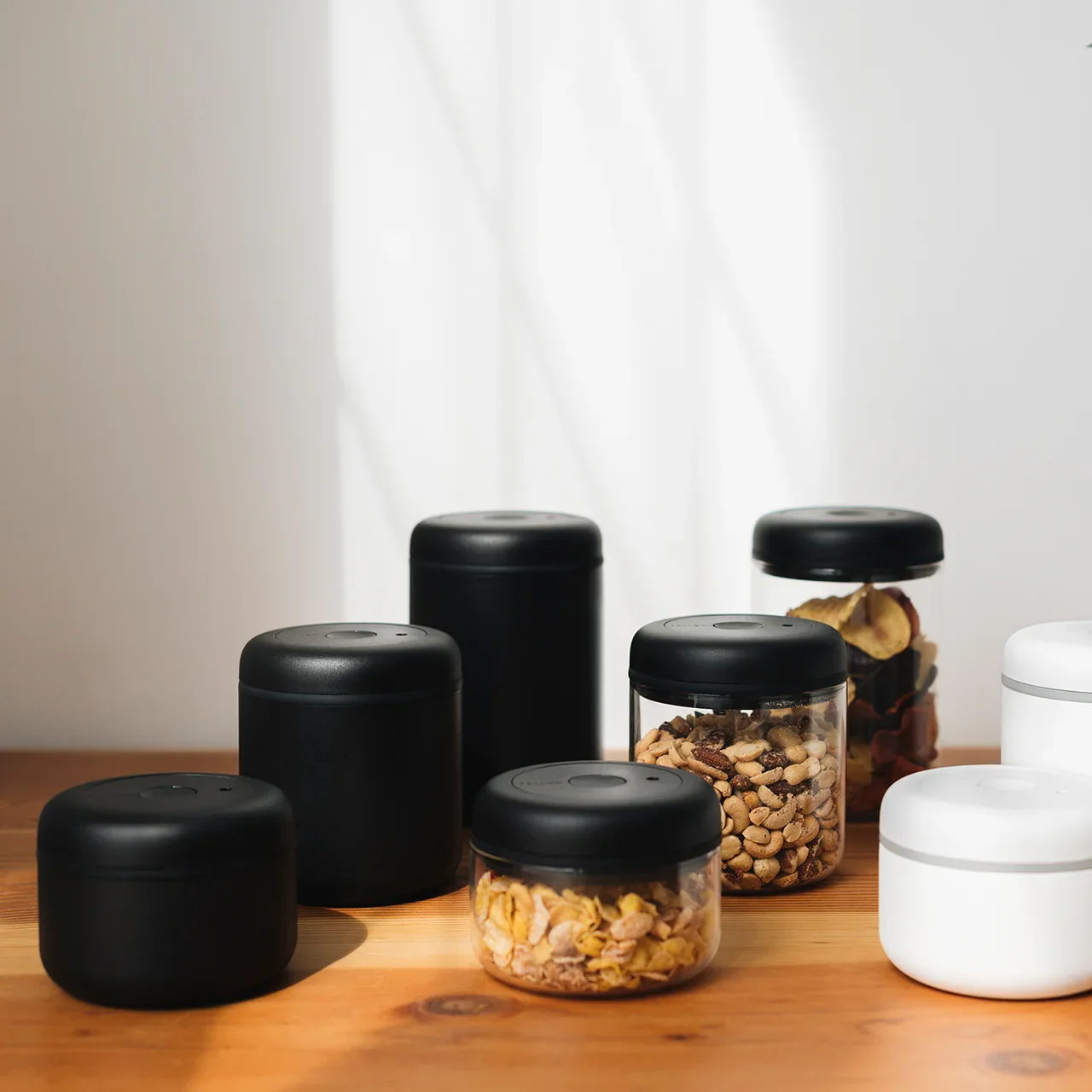 fellow-atmos-vacuum-canister 4.webp