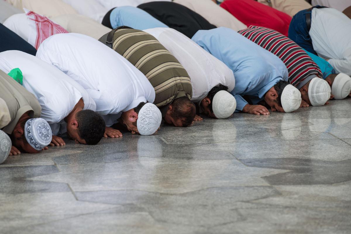 why do muslims cover their hair