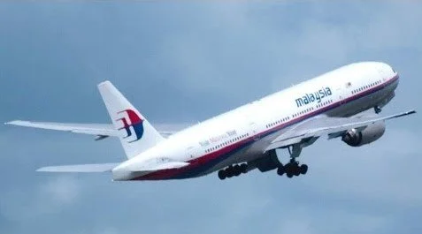  A Malaysia Airlines Boeing 777 like MH370 lifts off. 