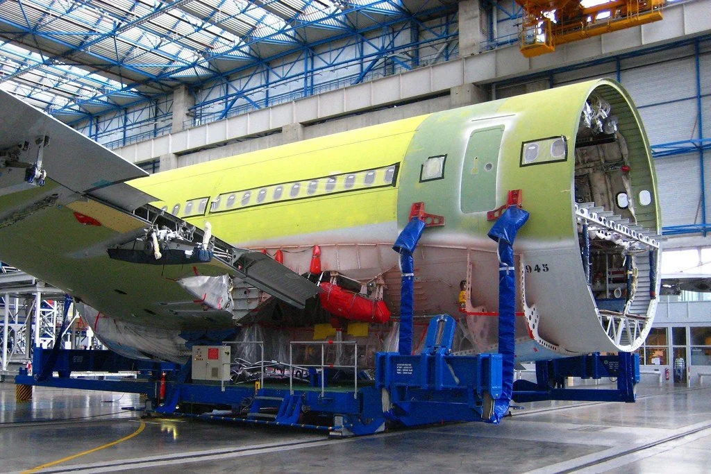 Мс 21 сборка фюзеляжа. Конструкция фюзеляжа суперджет 100. Ан-225 мрия кабина. Фюзеляж. Списанный боинг 777 фюзеляж.