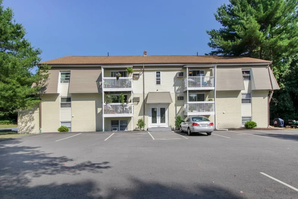 Country Manor Apartments