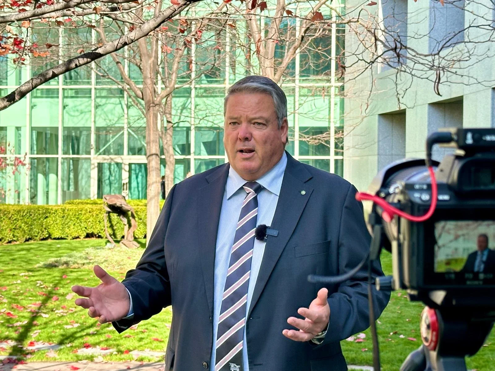 DAWSON DESERTED UNDER LABOR