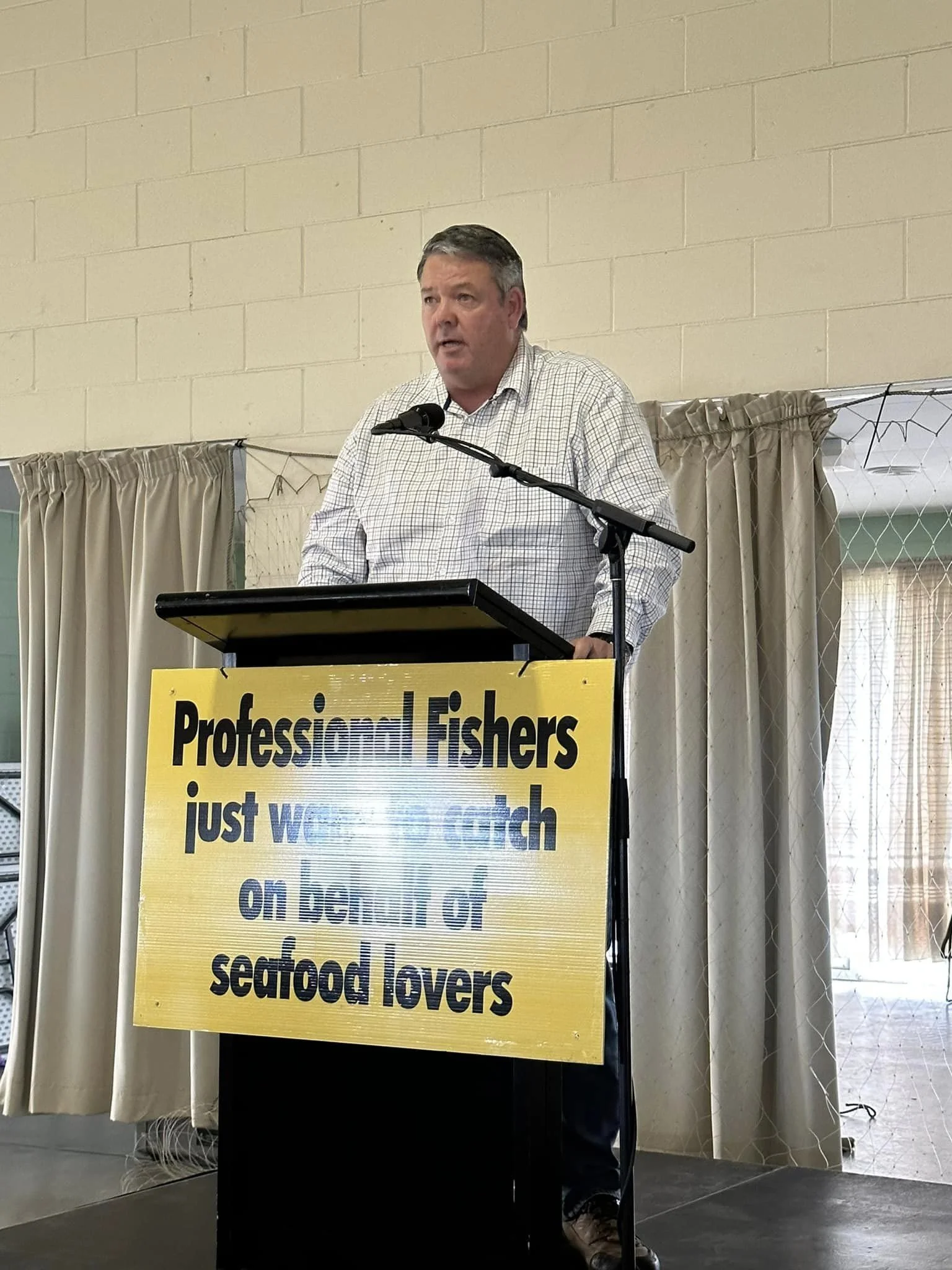 QUEENSLAND FISHOS UNABLE TO STAY AFLOAT