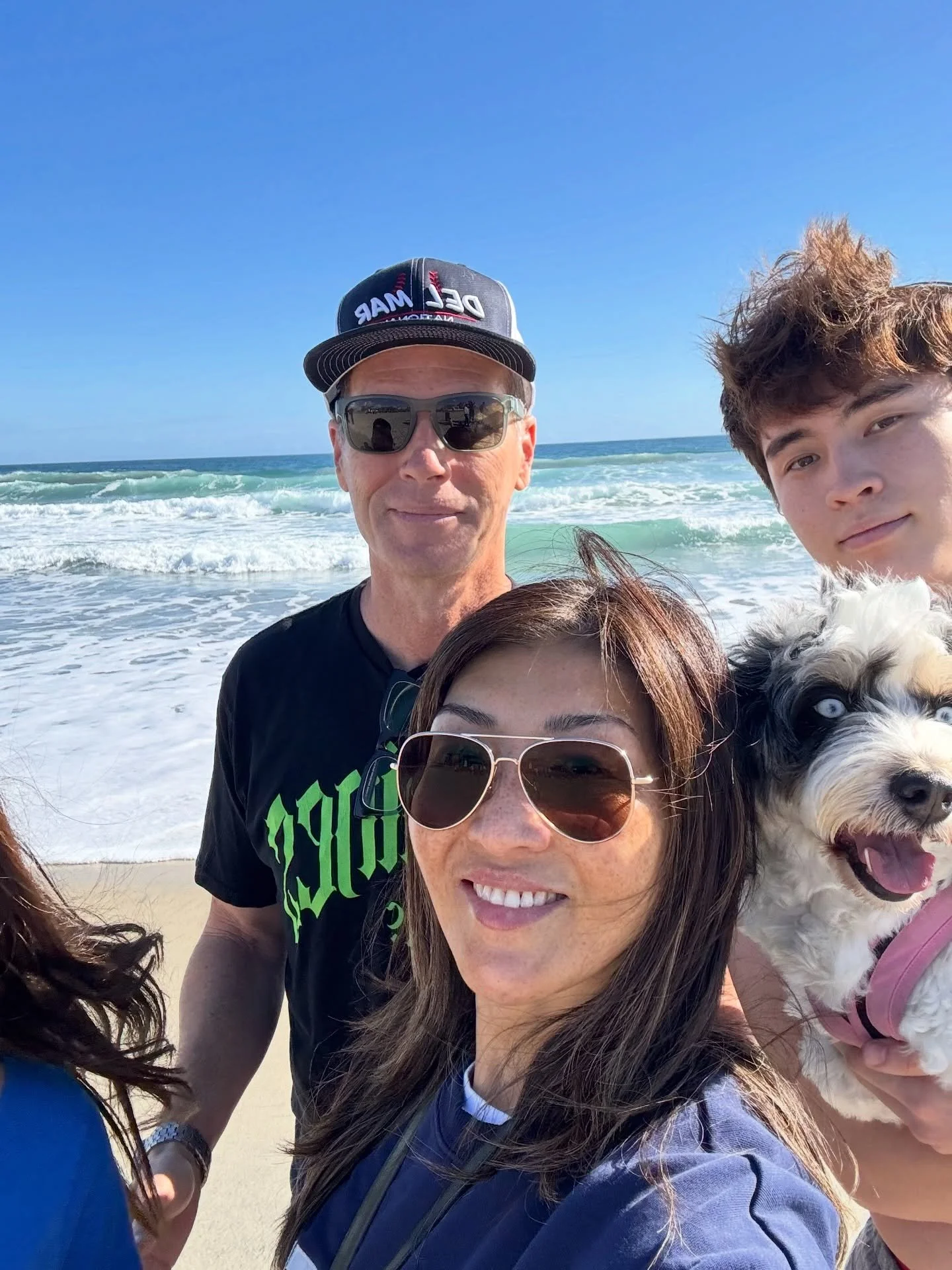 Merry Christmas from the Miller family! 🎄☃️☀️🌊

We couldn&rsquo;t catch Chelsi in time 🤣