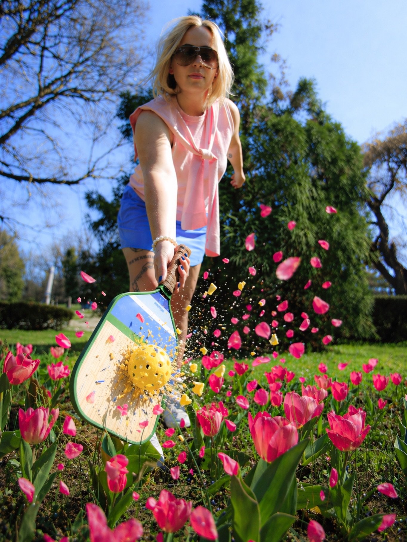 No real flowers were hurt in the making of this photo🌷

The perks of being a photographer is photographer friends @botanphotography_ 💅 #pickleballers