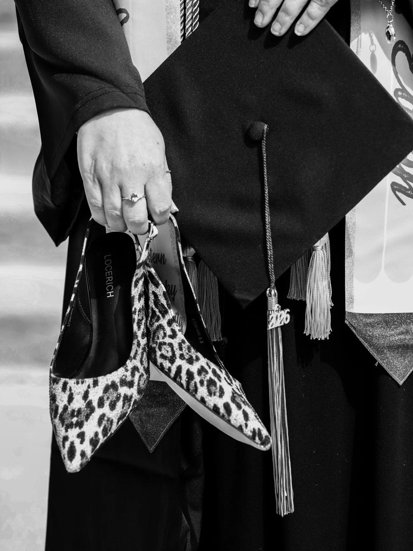 By far the best grad photos I&rsquo;ve gotten to do🥰 My mom has put in the WORK AND I&rsquo;M SO PROUD OF HER!! 🎓🫶🥂