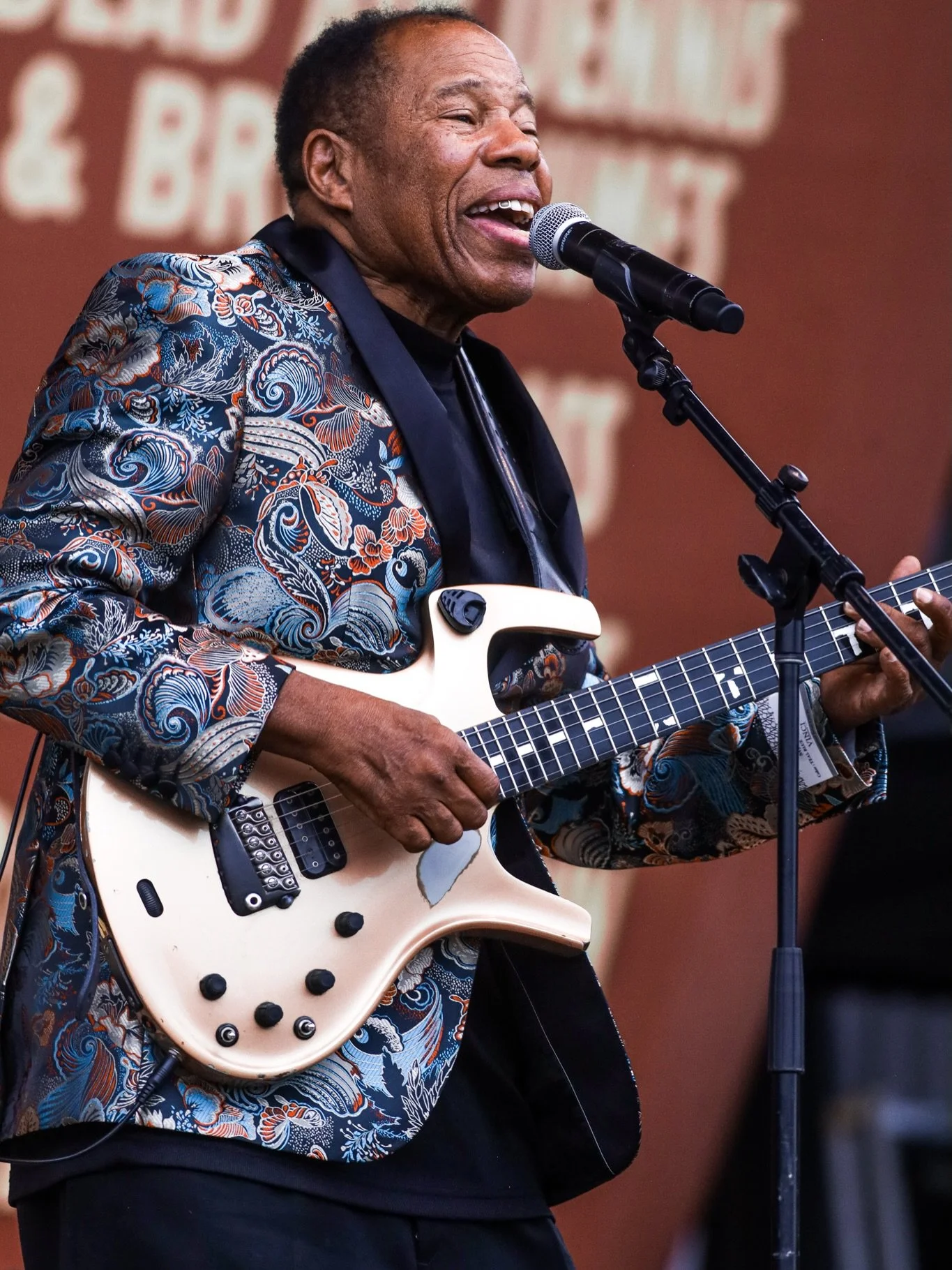 Main event energy all night long. Tee Dee Young brought the blues and then some at @houndstockfest 🔥