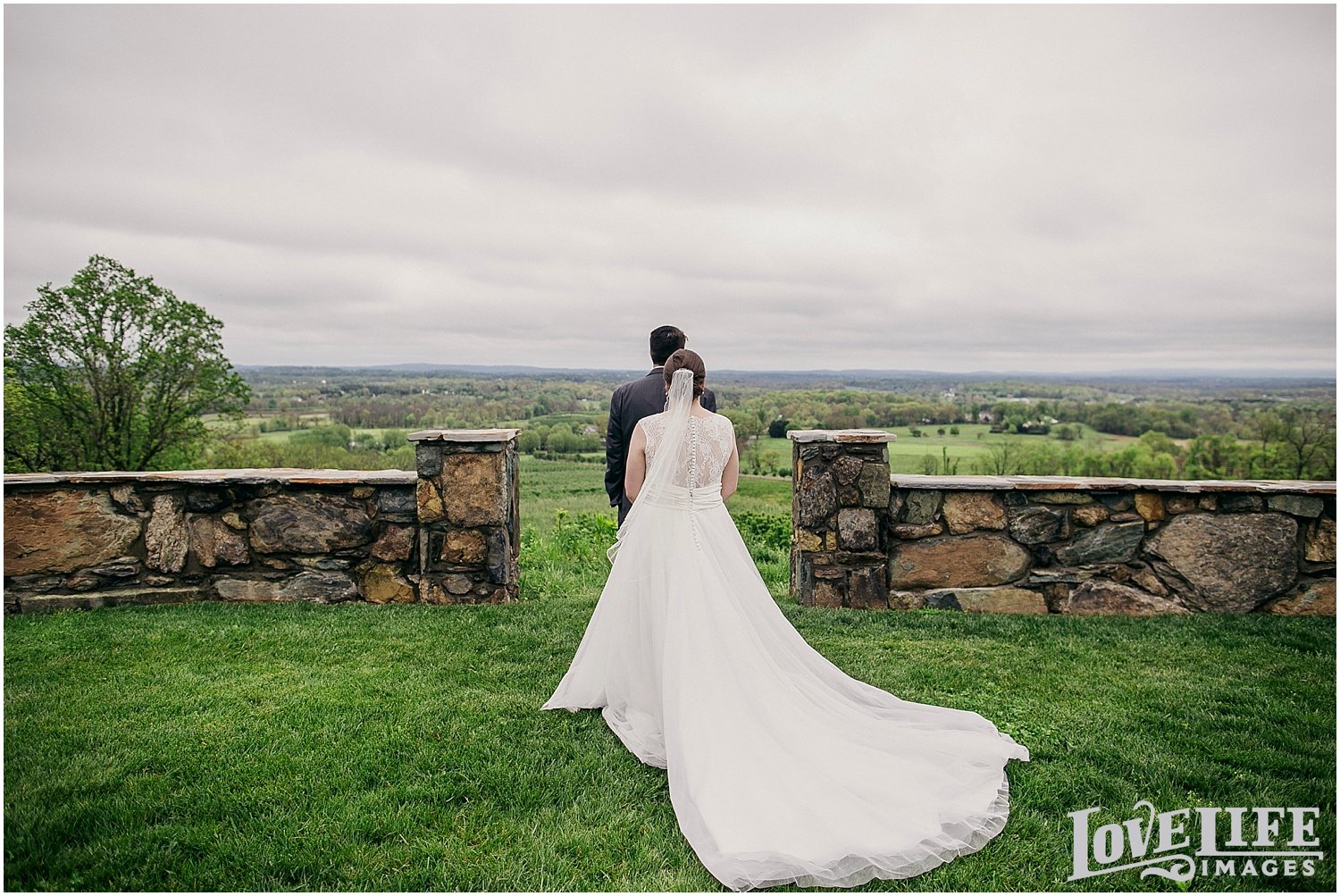 Bluemont Vineyard Wedding_0007.jpg