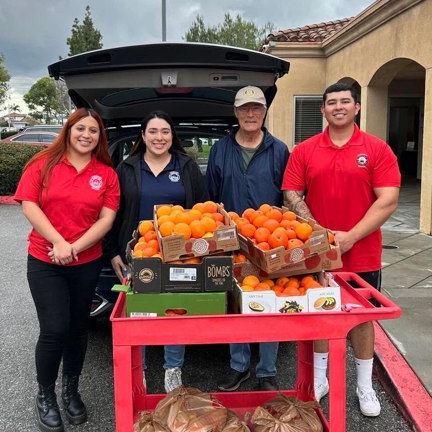 Jim Paddock makes the next stop with a whole lot of oranges at the Whitten Center in @placentiaca. Go Jim! 💪 Utilizing all that Navy Captain strength to load all those of oranges 🍊🍊!

The Whitten Center is a human services center that provides fre