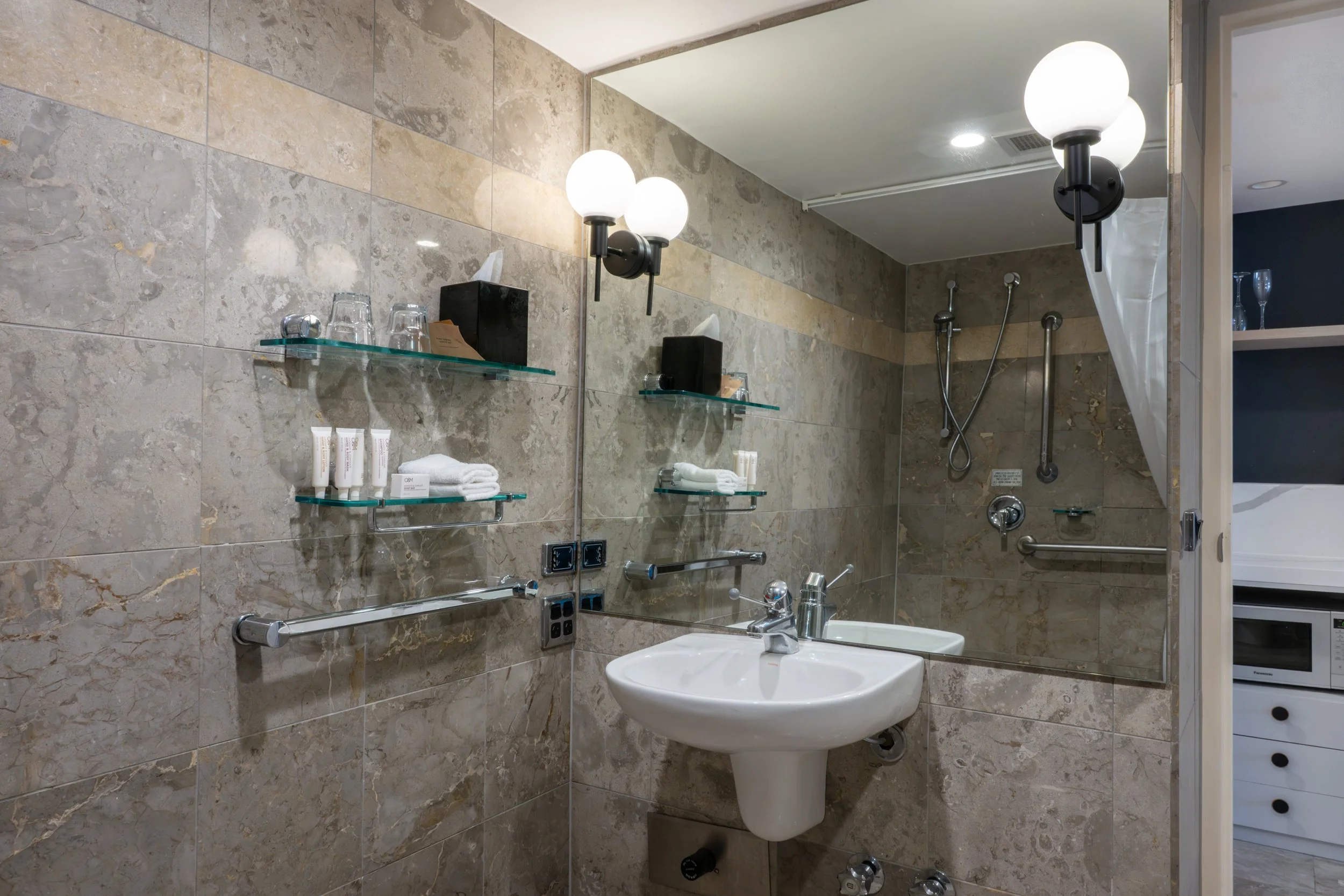 CBBH_Accomodation Accessible Bathroom_2026-01_02_HR.jpg