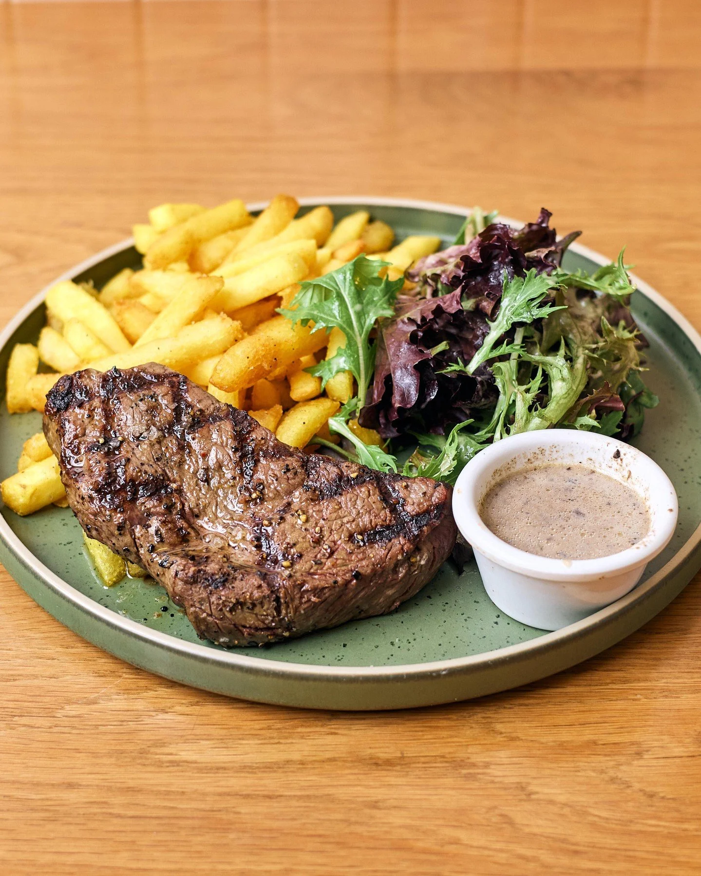 Monday to Thursday never looked better. Food specials available from lunch through dinner, venue-wide.