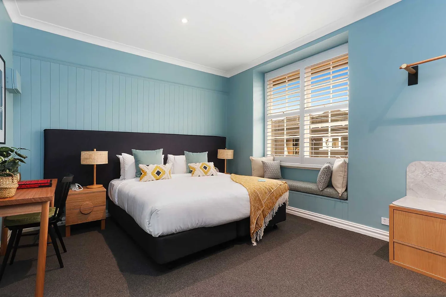 CBH-COOGEE-BAY-ACCOMMODATION-GREEN-ROOM-2.webp