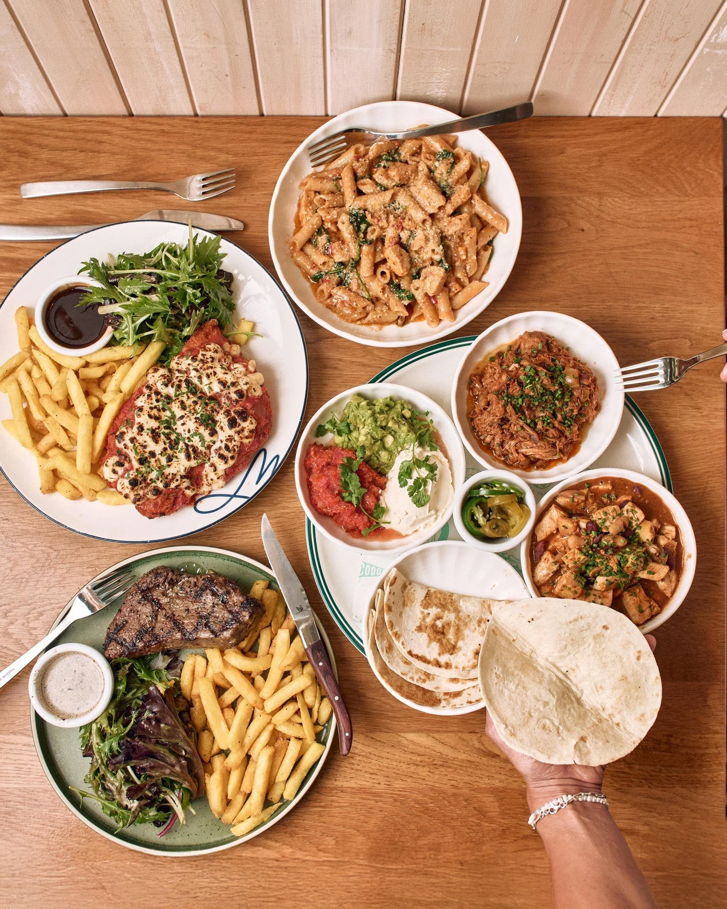 Weeknight plans = sorted 👀🍴
Meaty Mondays &rarr; Pastabilities Thursdays
Sports Bar only. See you there 🥩