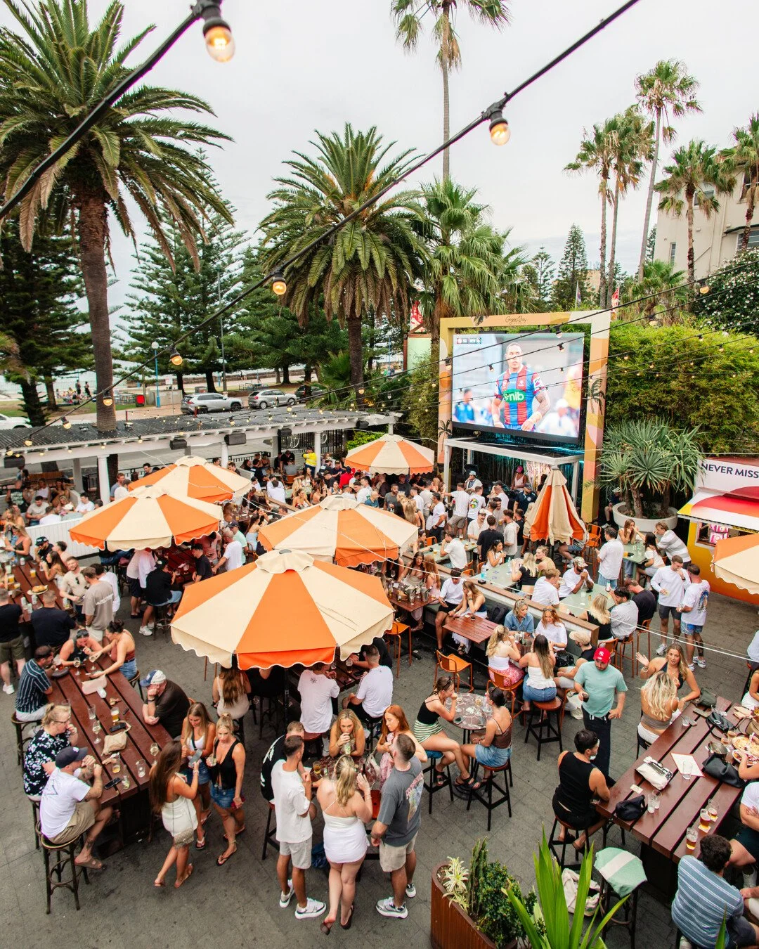 Weekends hit different in The Garden 🌿☀️ Round up the crew, lock in a sunny spot and settle in for cold beers, pizzas and live sport on the big screen🍕🍺