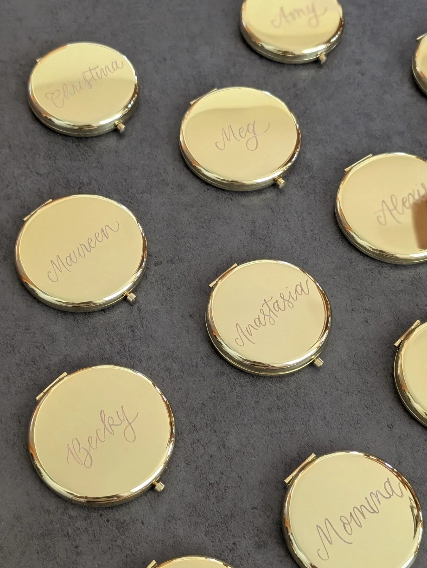 Recent commissions - if you dream it, I can personalize it ✍️

1. Engraved gold compact mirrors for a bridal party 🪞
2. Vinyl boat name design &amp; decal 🛥️
3. Engraved tumbler for the first day of school 👨&zwj;🏫
4. Calligraphed basketball for a