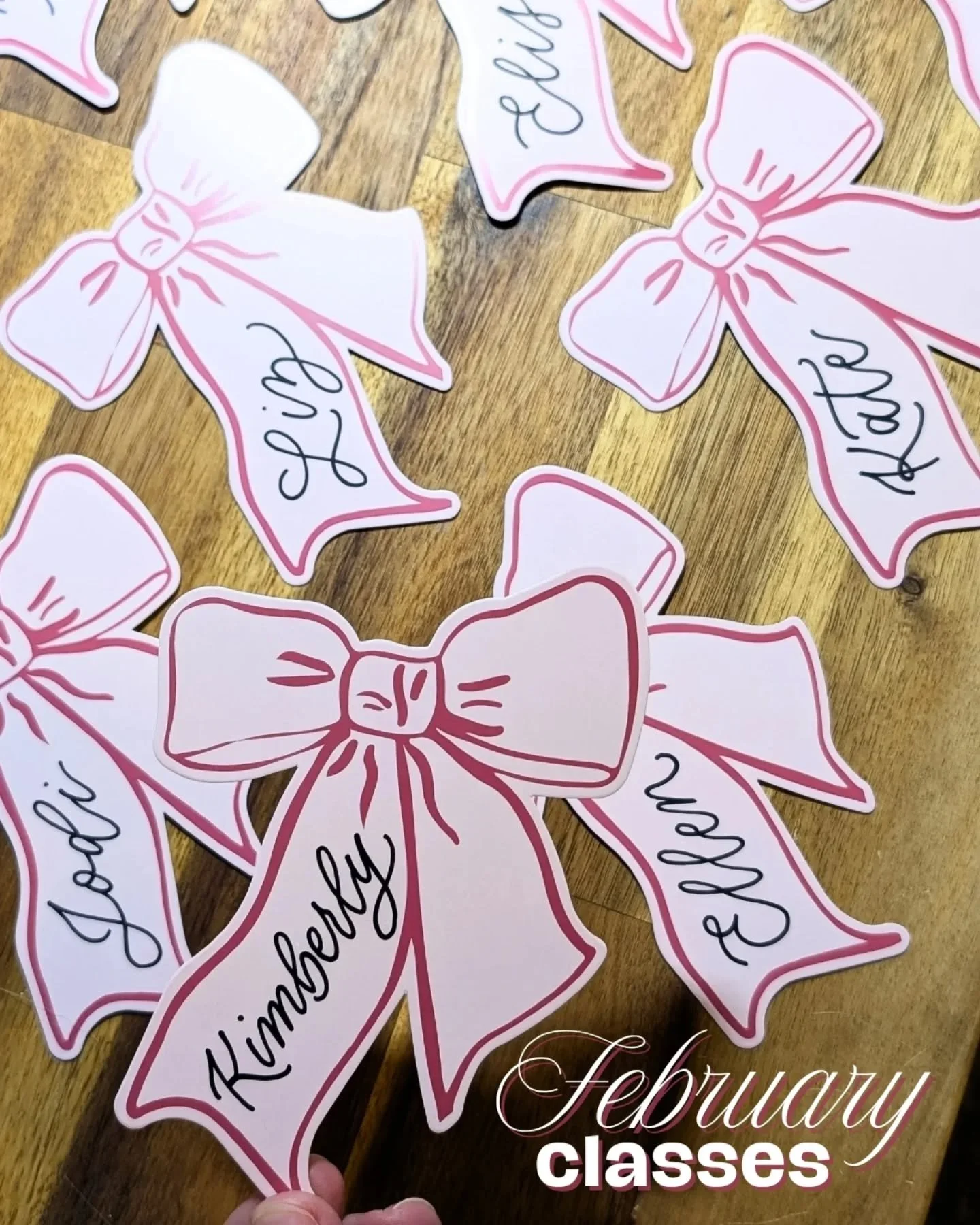 Fall in LOVE with lettering this month 💌 February is here &amp; I've got 3 chances for you to learn something new with your bestie or your boo! Or treat yourself &amp; I'll cheers with you ☺️

🐾 Mon 2/2 @ 6:30-8pm @heartofri (rescheduled) - New ven