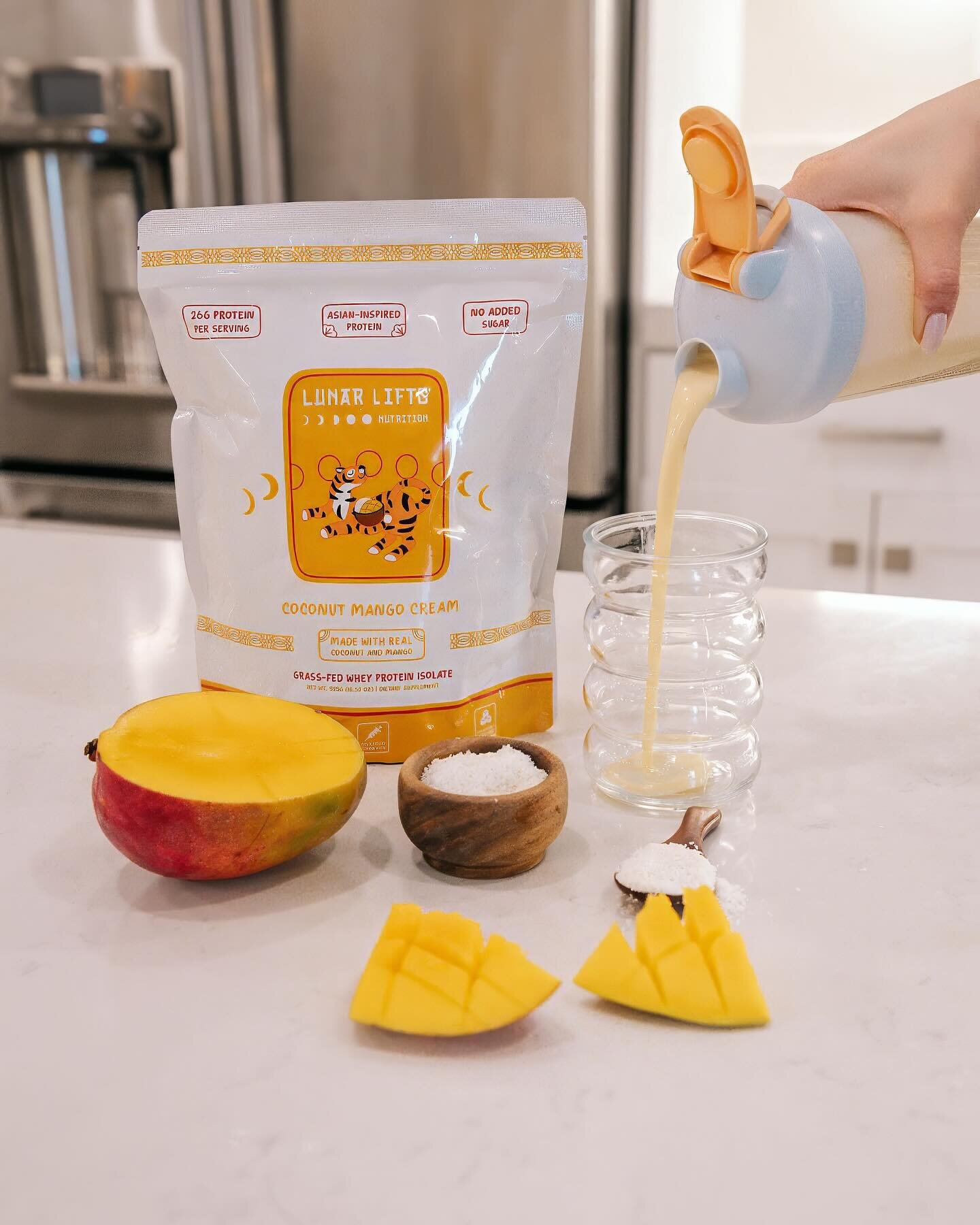 photos from our recent product shoot with @lunarliftsnutrition 🩷 clean ingredient protein powder and it tastes just like bubble tea 🧋check out their page and keep an eye out for when they officially launch! 
-
-
#brandphotography #brandphotographer