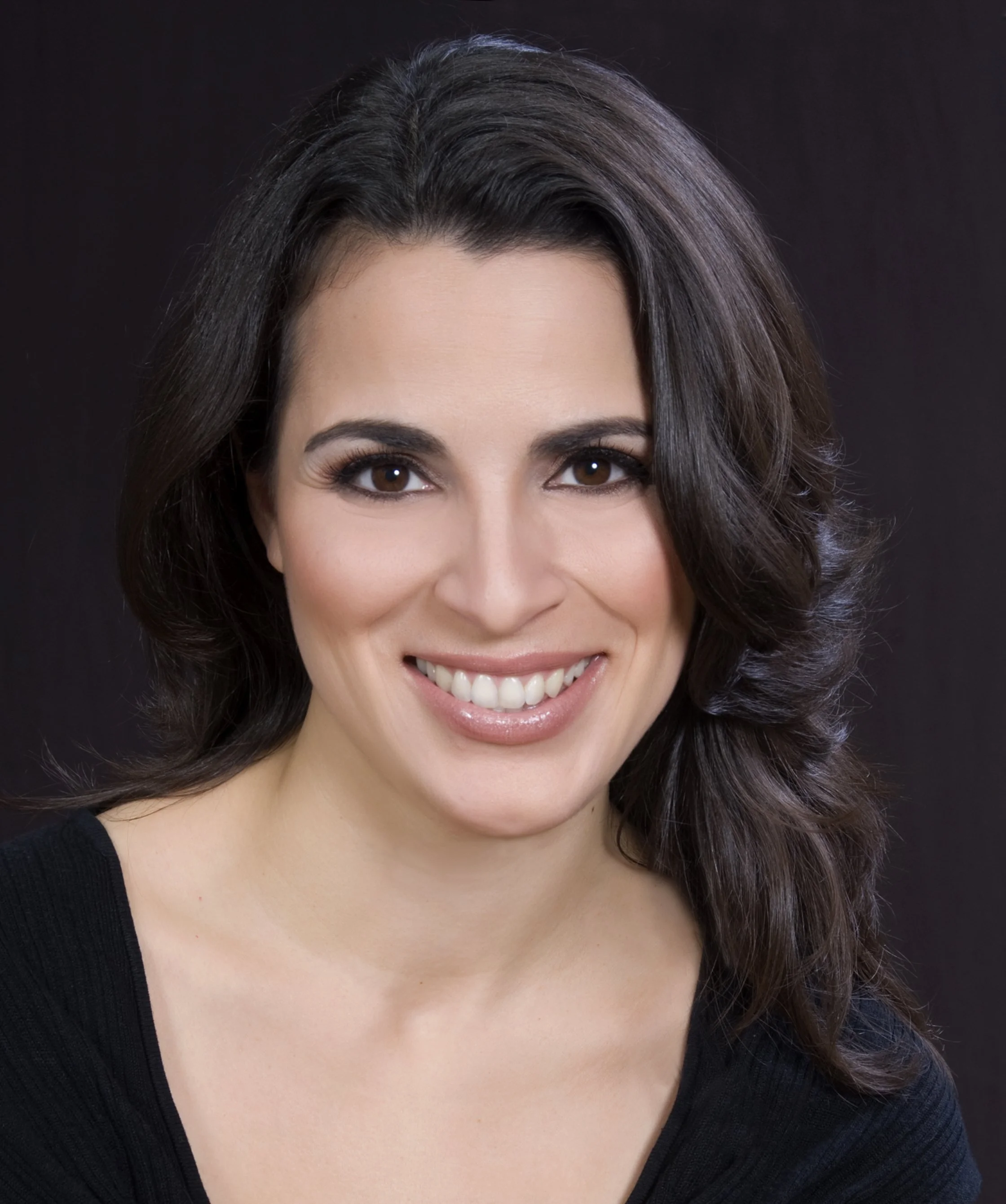 Photo of Dr. Lynda Saponara, owner of Princeton Piano Teacher studio. She is smiling and has dark hair and eyes.