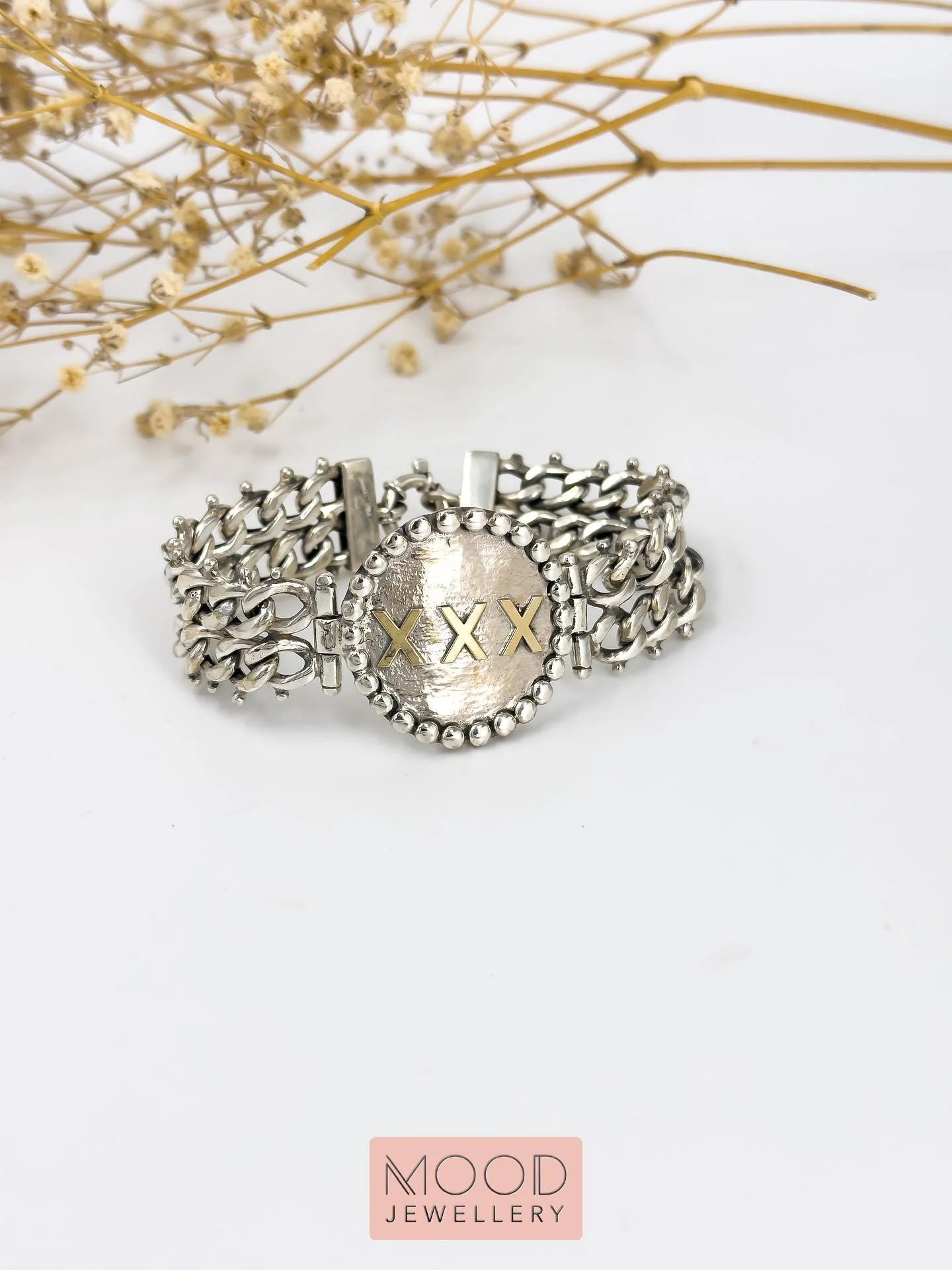 As pe&ccedil;as personalizadas s&atilde;o sempre as que sobressaem mais!
Pulseiras personalizadas! Letras, s&iacute;mbolos, rosas dos ventos&hellip;
Envia e-mail ou mensagem privada e recebe todos os detalhes! :)
&hellip;
🛒 www.moodjewellerystore.co