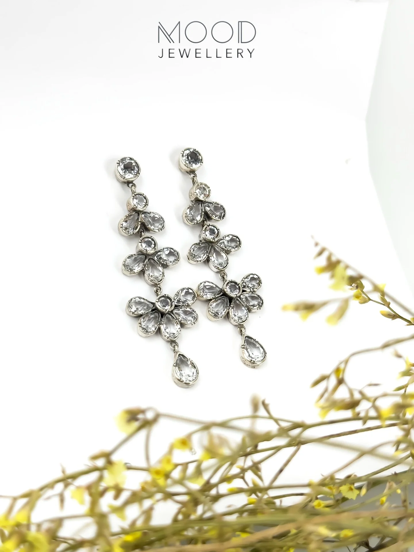 Magn&iacute;ficos! ✨
&hellip;
Brincos em prata e Cristal Rocha 
&hellip;
🛒 www.moodjewellerystore.com 🛍️
&hellip;
📧 info.moodstore@gmail.com
Ou 👉🏻 mensagem privada
...
Ponto de recolha no Porto:
@guerreiros.joias
&hellip;
#moodjewellerystore #mo