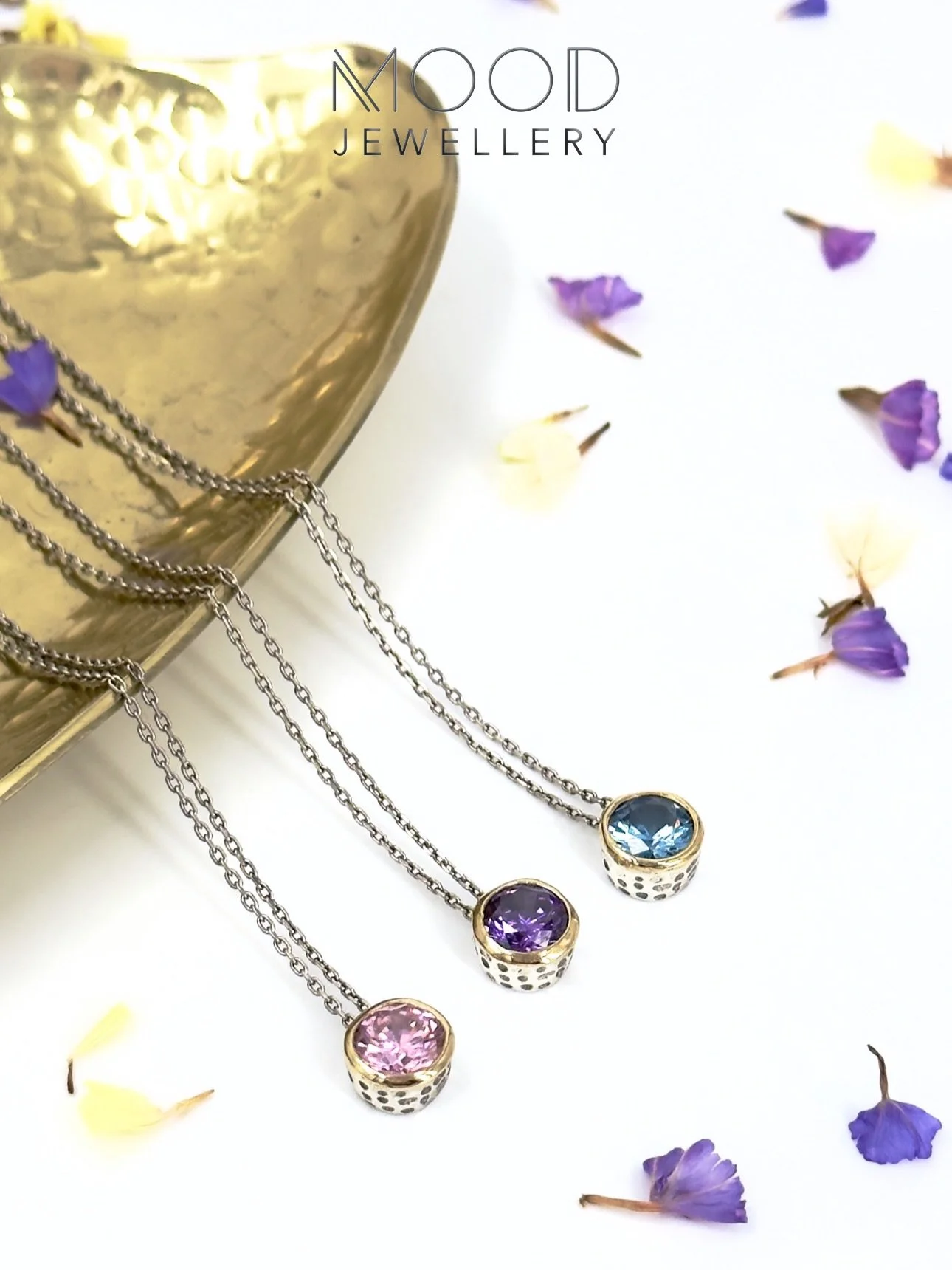 Rosa 🩷, Ametista 💜 ou &Aacute;gua Marinha 🩵?
Colares em prata 925 e ouro 375
&hellip;
🛒 www.moodjewellerystore.com 🛍️
&hellip;
📧 info.moodstore@gmail.com
Ou 👉🏻 mensagem privada
...
Ponto de recolha no Porto:
@guerreiros.joias
&hellip;
#moodje