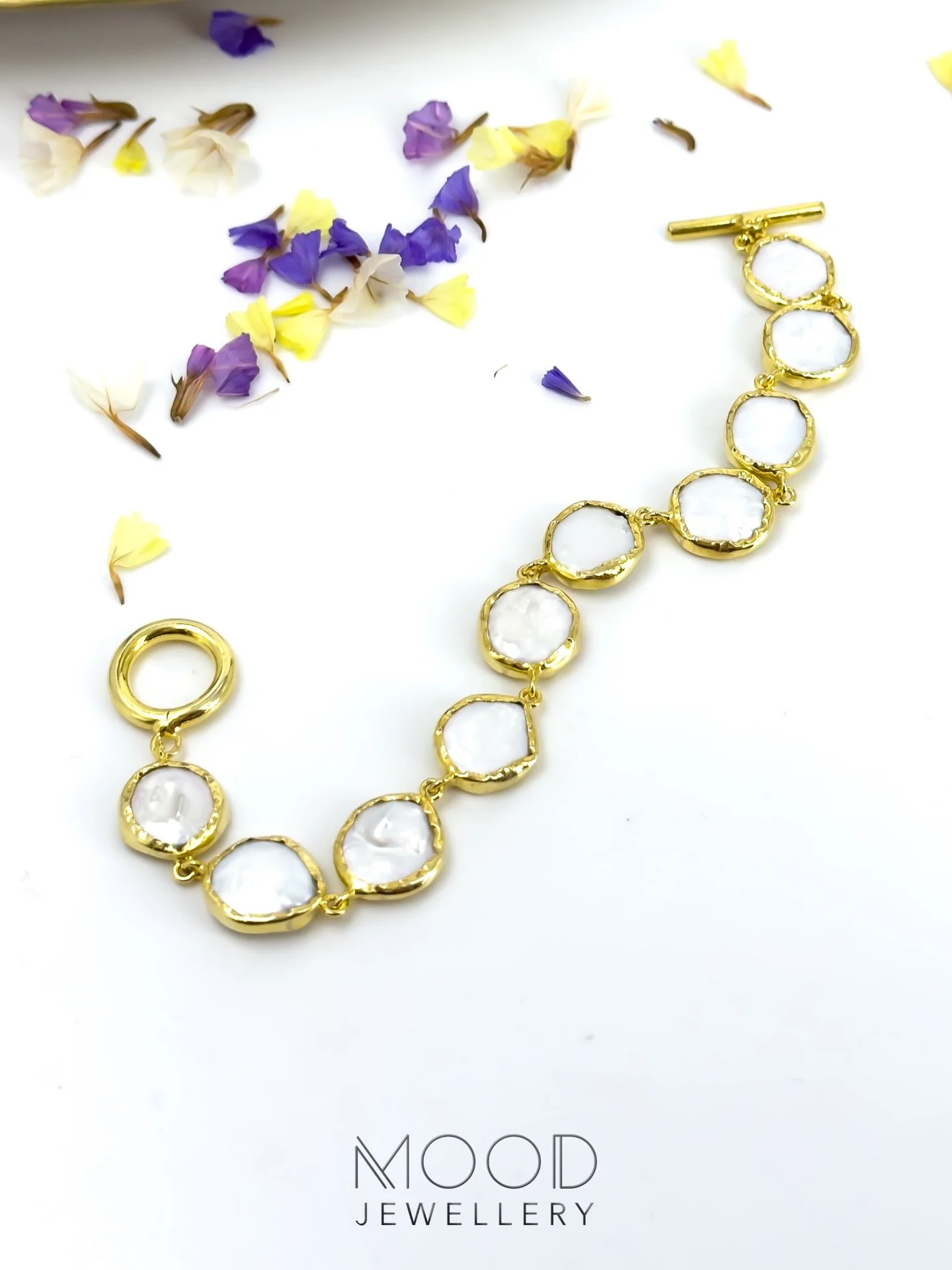 Pearls are a girl&rsquo;s best friend! 🤭🤍
&hellip;
🛒 www.moodjewellerystore.com 🛍️
&hellip;
📧 info.moodstore@gmail.com
Ou 👉🏻 mensagem privada
...
Ponto de recolha no Porto:
@guerreiros.joias
&hellip;
#moodjewellerystore #madeinportugal #silver