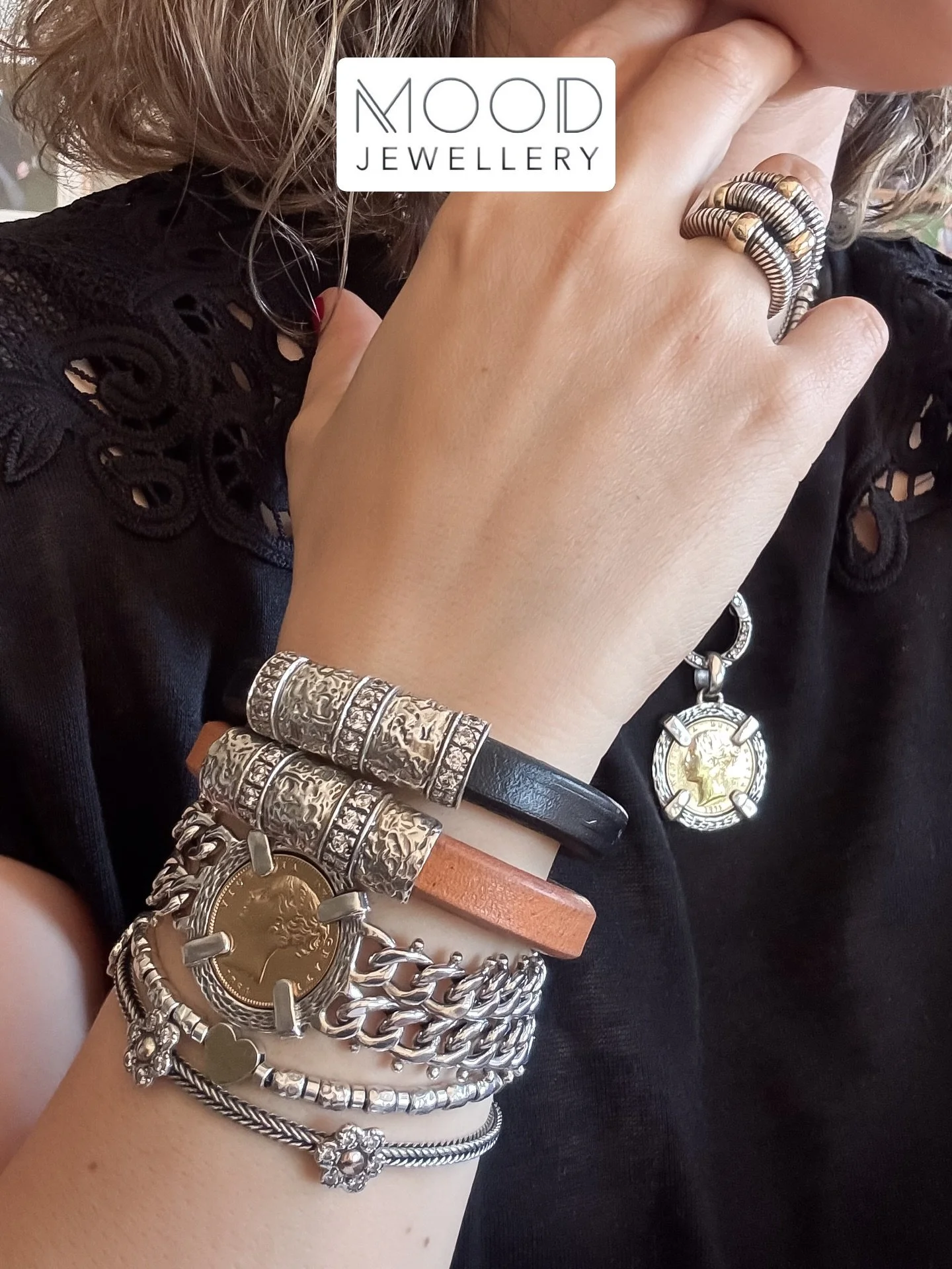 Tend&ecirc;ncia ‼️ pulseiras em pele! 😊 e estas s&atilde;o magn&iacute;ficas! 
&hellip;
🛒 www.moodjewellerystore.com 🛍️
&hellip;
📧 info.moodstore@gmail.com
Ou 👉🏻 mensagem privada
...
Ponto de recolha no Porto:
@guerreiros.joias
&hellip;
#moodje