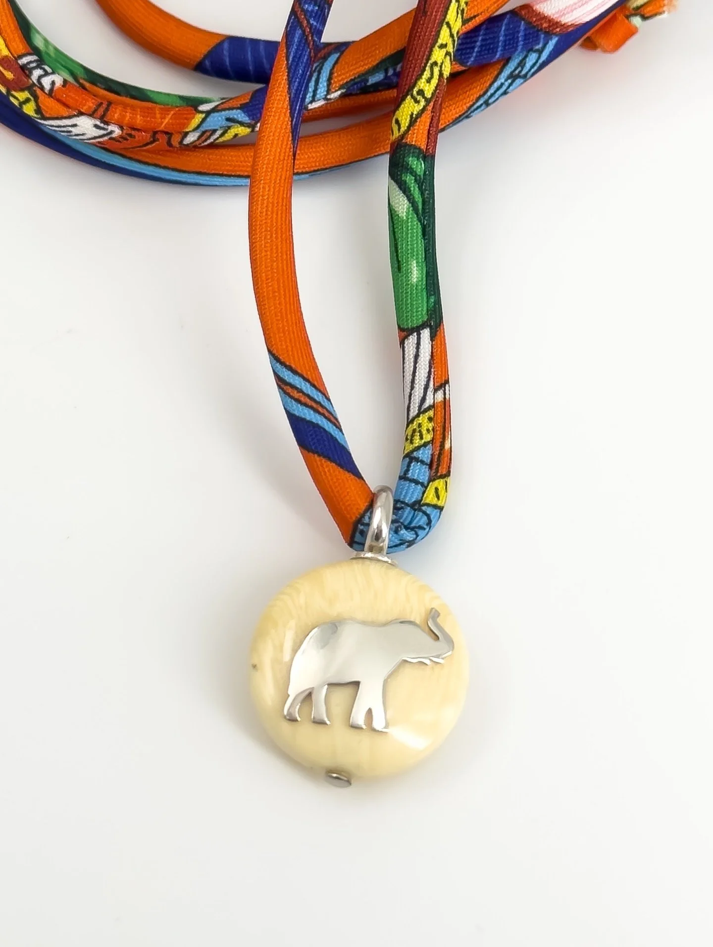 Amuletos com cores de primavera 😊
&hellip;
🛒 www.moodjewellerystore.com 🛍️
&hellip;
📧 info.moodstore@gmail.com
Ou 👉🏻 mensagem privada
...
Ponto de recolha no Porto:
@guerreiros.joias
&hellip;
#moodjewellerystore #madeinportugal #silver #gold