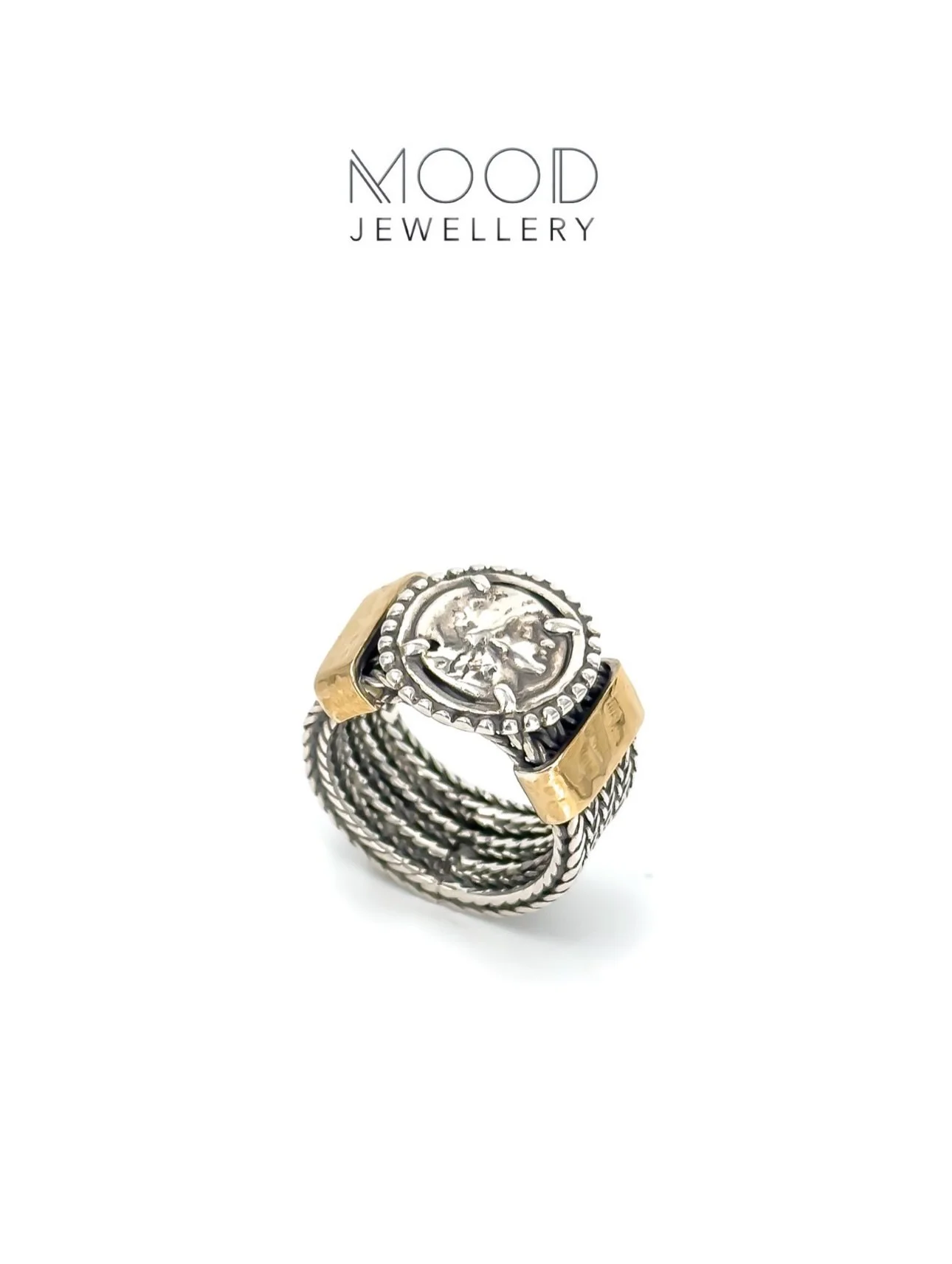 J&aacute; foram ao website espreitar esta cole&ccedil;&atilde;o? 🪙💛🩶
Maravilhosa, n&atilde;o acham? A fazer upload das &uacute;ltimas novidades&hellip; 🫣😉
&hellip;
design @lucianaguerreirojewellery
Linha Muge
&hellip;
🛒 www.moodjewellerystore.c