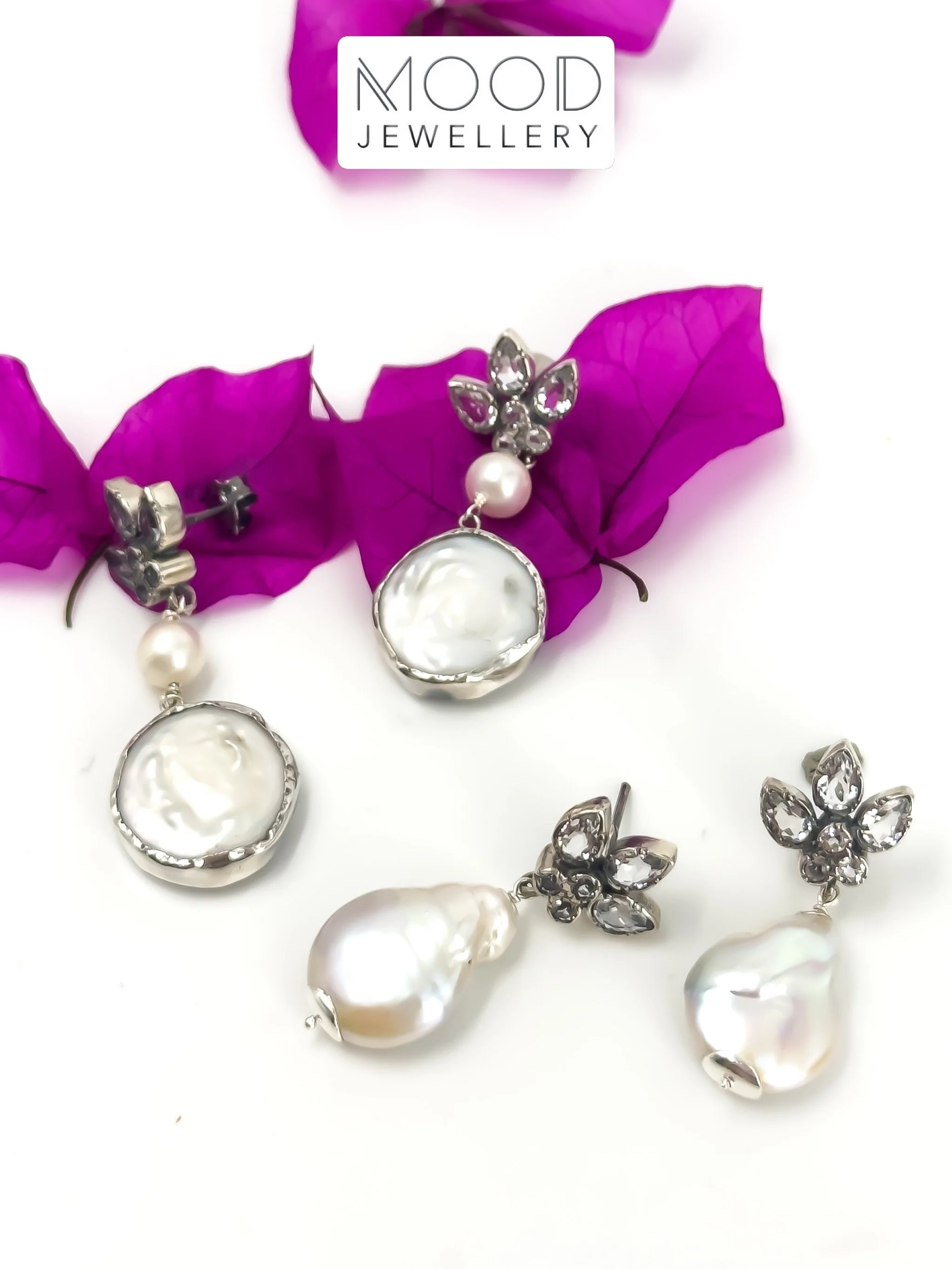 P&eacute;rolas, prata e cristal rocha. Como n&atilde;o amar esta combina&ccedil;&atilde;o perfeita? Cl&aacute;ssicos, elegantes e intemporais.
J&aacute; est&atilde;o dispon&iacute;veis na loja on-line! 😉
&hellip;
🛒 www.moodjewellerystore.com 🛍️
&h