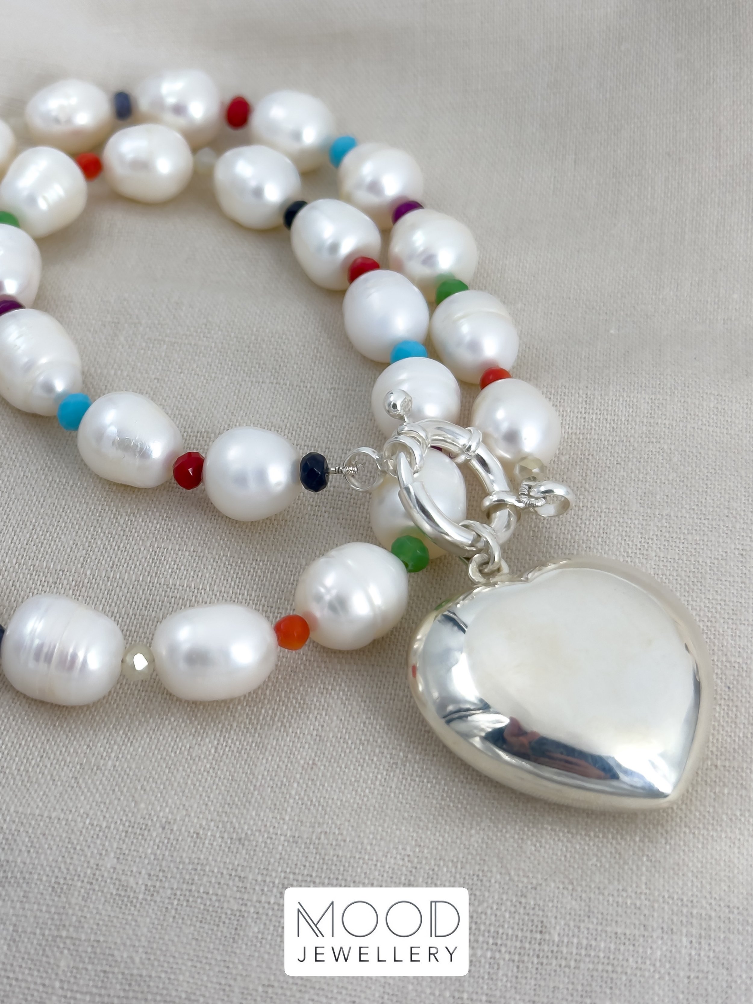 P&eacute;rolas e cor&hellip; um cl&aacute;ssico tornado jovem e irreverente!
‼️super tend&ecirc;ncia‼️
&hellip;
&hellip;
🛒 www.moodjewellerystore.com 🛍️
&hellip;
📧 info.moodstore@gmail.com
Ou 👉🏻 mensagem privada
...
Ponto de recolha no Porto:
@g