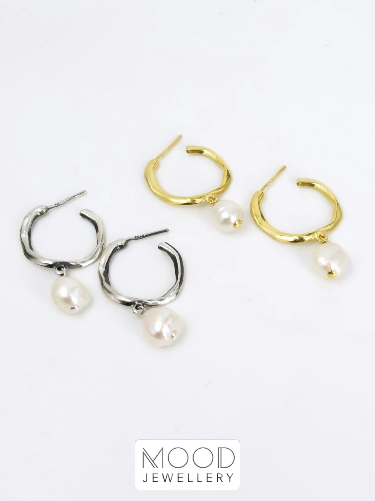 Dourado ou prateado?
💛🩶 
&hellip;
🛒 www.moodjewellerystore.com 🛍️
&hellip;
📧 info.moodstore@gmail.com
Ou 👉🏻 mensagem privada
...
Ponto de recolha no Porto:
@guerreiros.joias
&hellip;
#moodjewellerystore #madeinportugal #silver #gold
