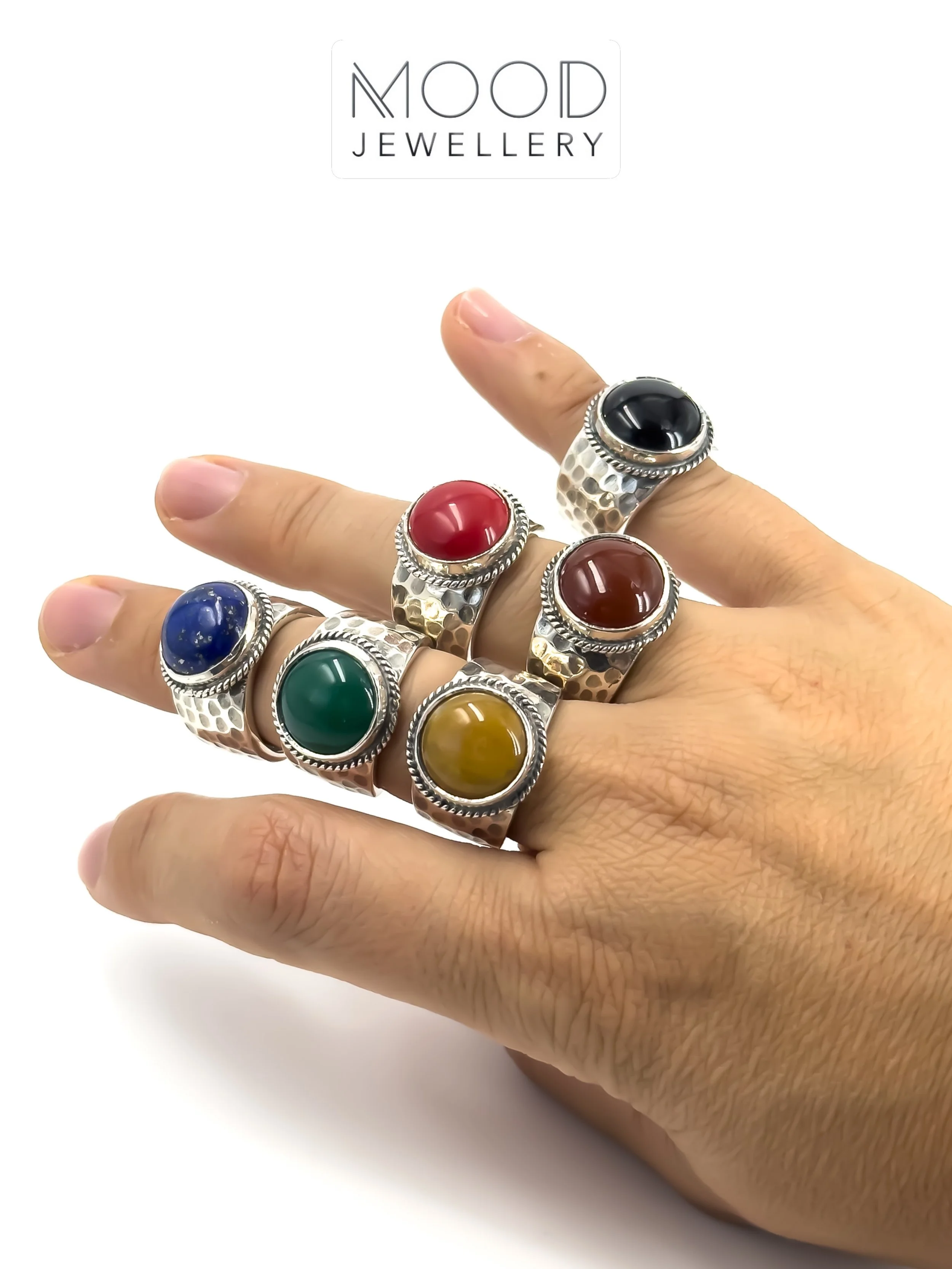 An&eacute;is com pedras de cor como t&ecirc;m pedido&hellip; Que cor acham que devia acrescentar? Digam nos coment&aacute;rios e eu vejo se &eacute; poss&iacute;vel&hellip; 😉
&hellip;
Brevemente na loja on-line&hellip;🛍️
&hellip;
🛒 www.moodjewelle